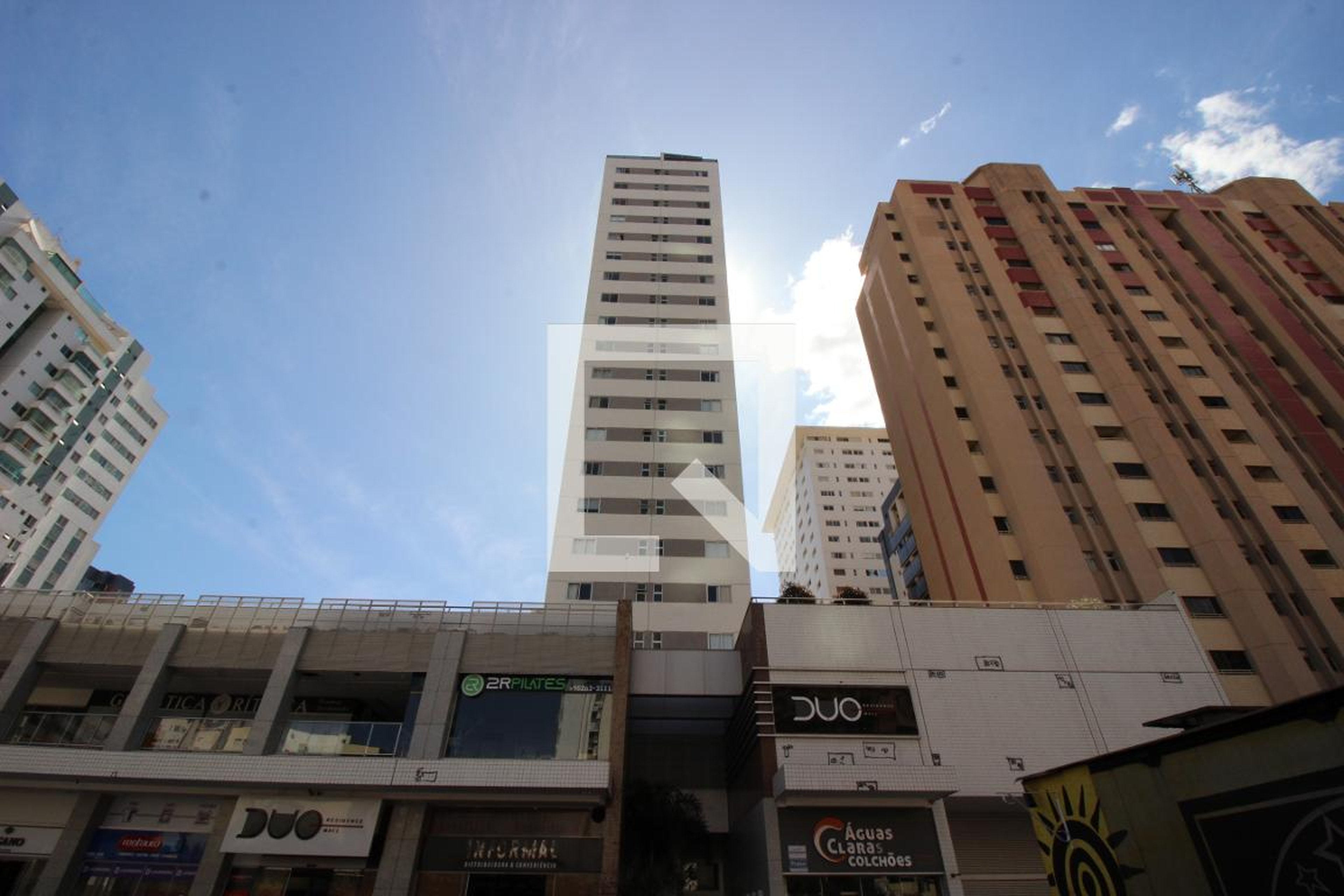 Fachada Condomínio em Rua 19 Norte, 1802