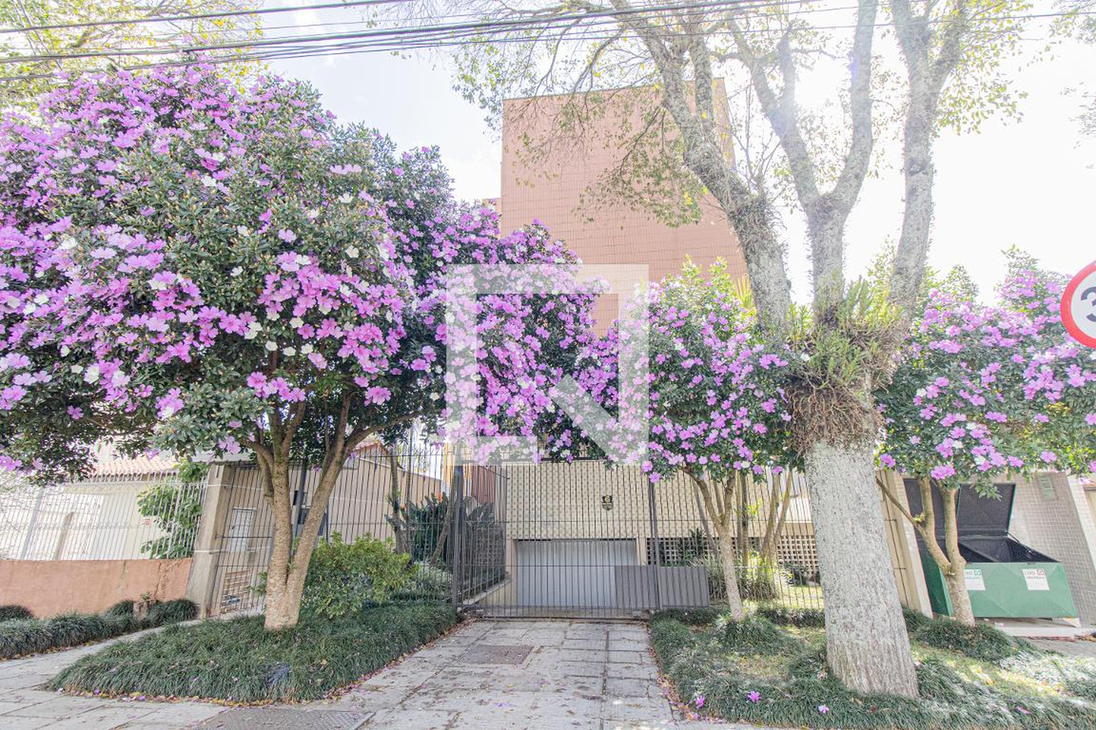 Fachada do Condomínio Condomínio em Rua Amazonas, 1030