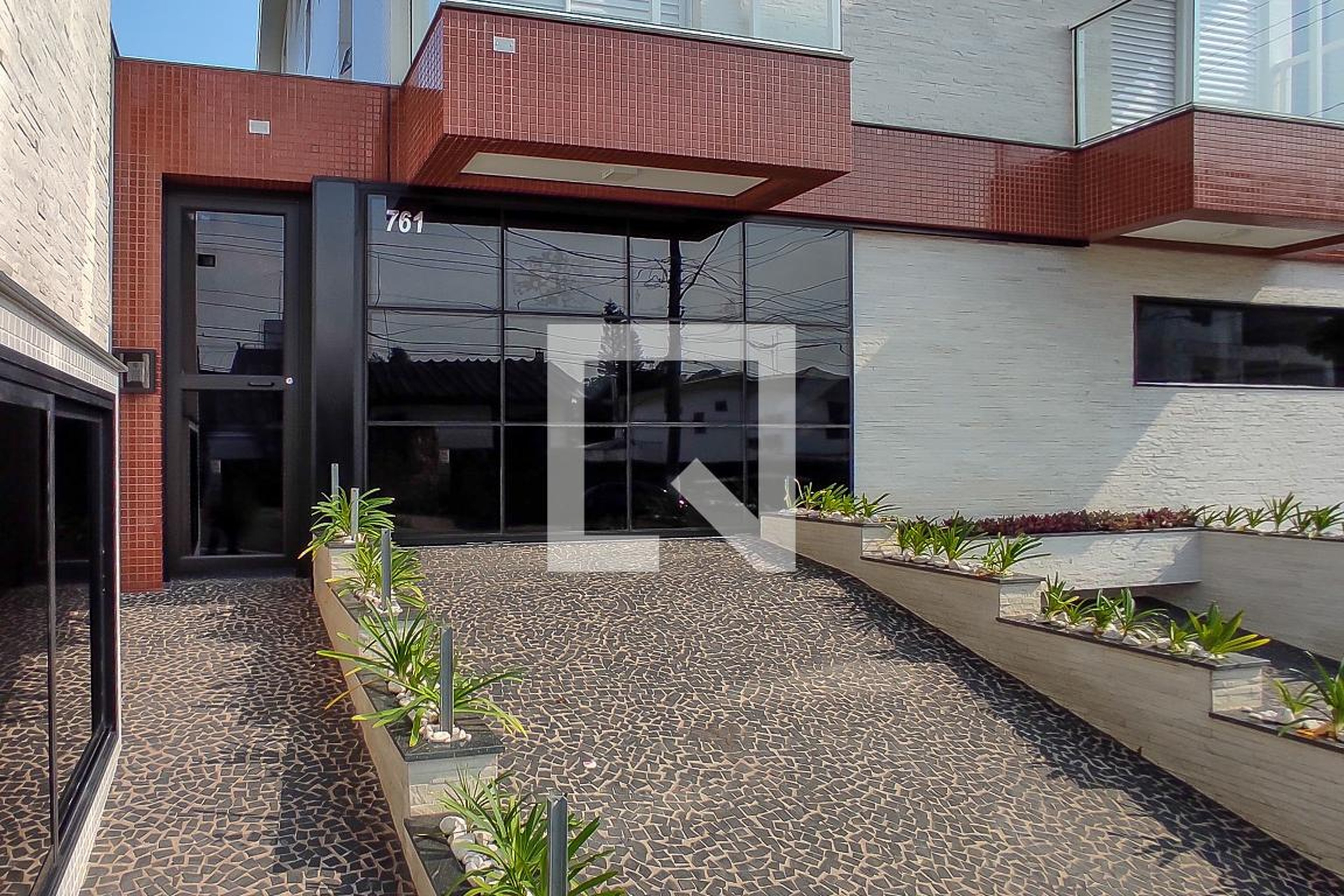 Fachada do Condomínio Condomínio em Rua Luiz Ferreira da Silva, 61