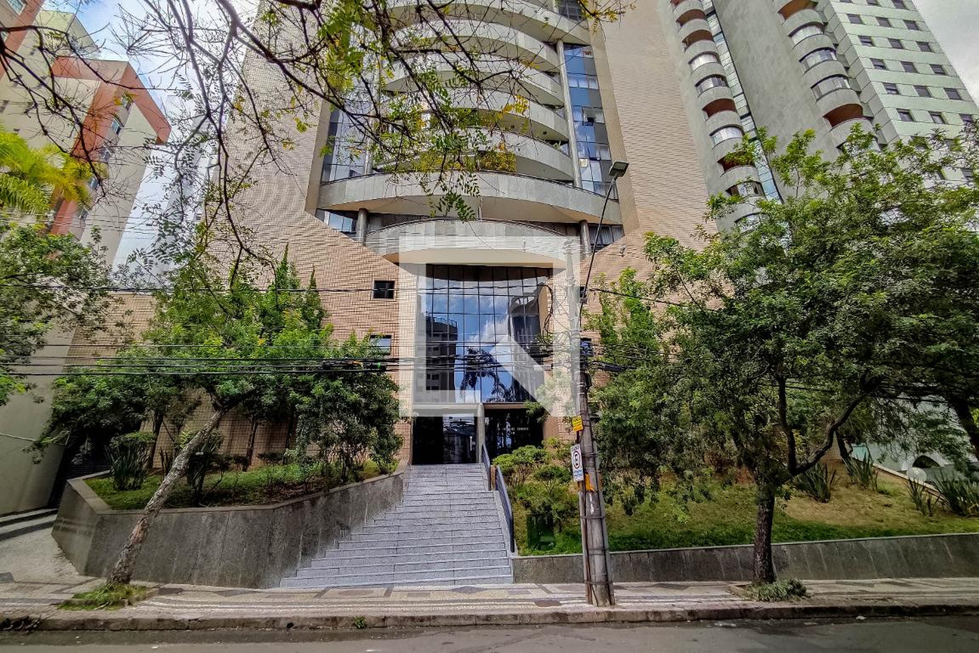 Fachada Condomínio em Rua Juvenal de Melo Senra, 141