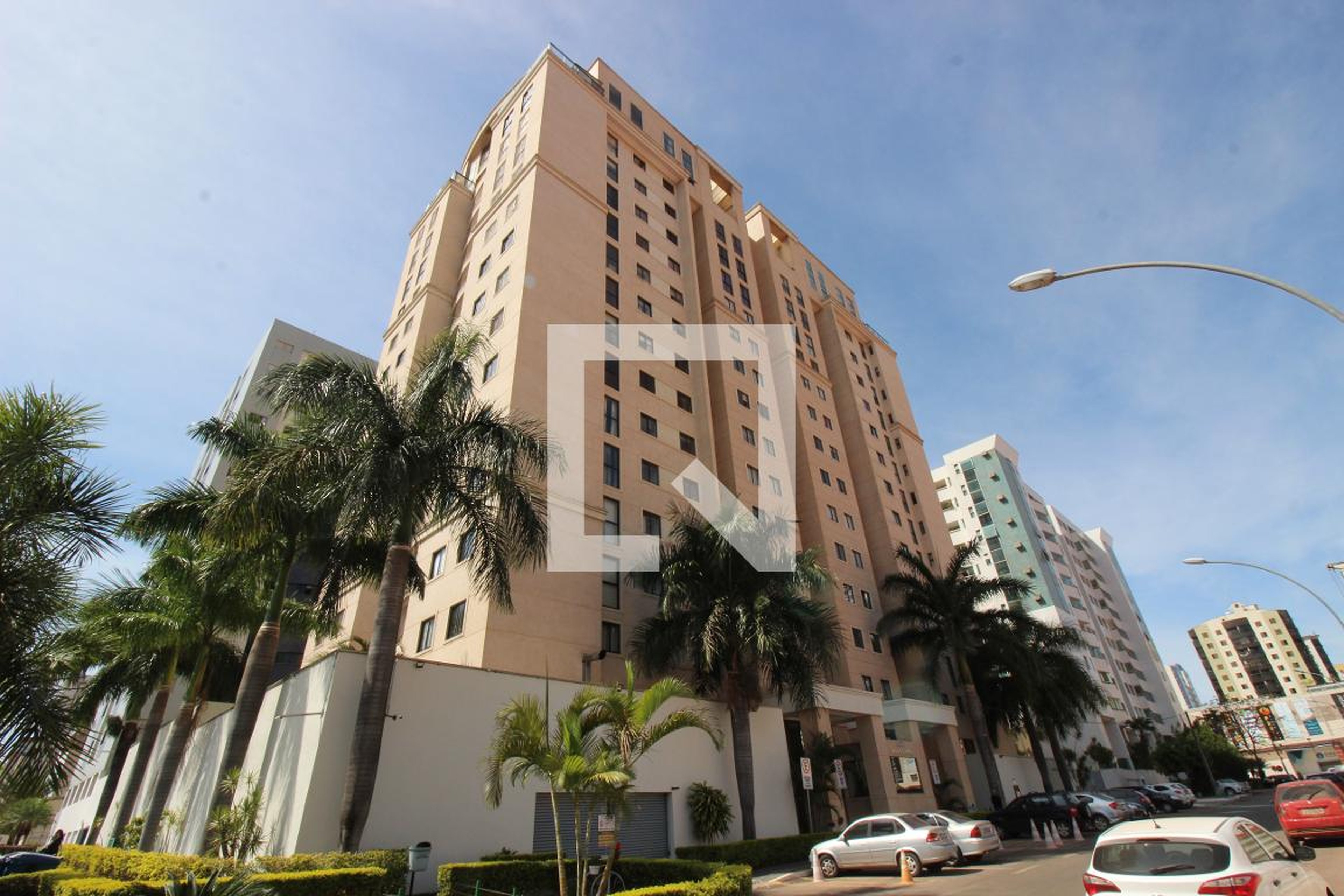 Fachada Condomínio em Rua 16, 1406