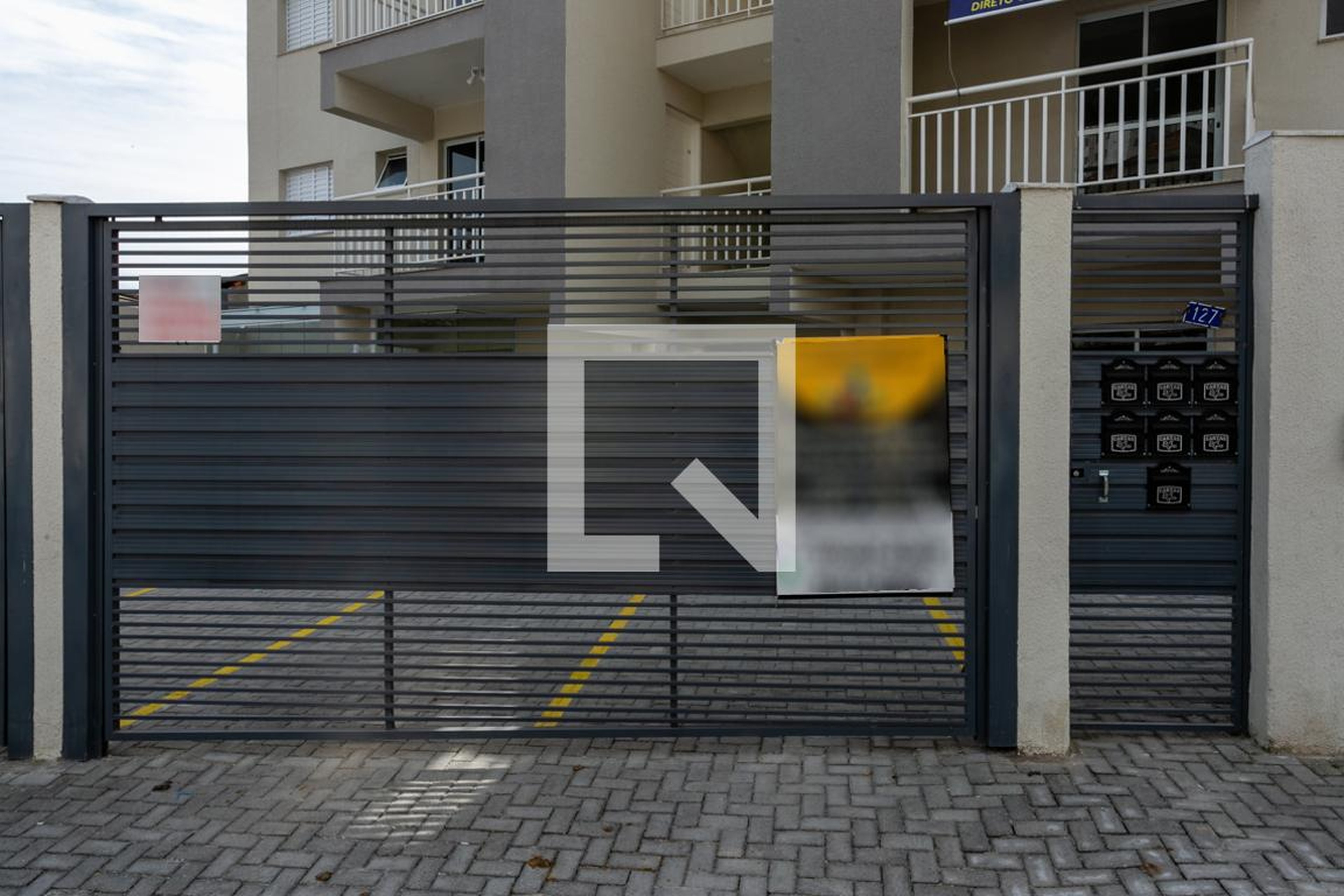 Fachada do condomínio Condomínio em Rua João Lopes de Amorim, 127