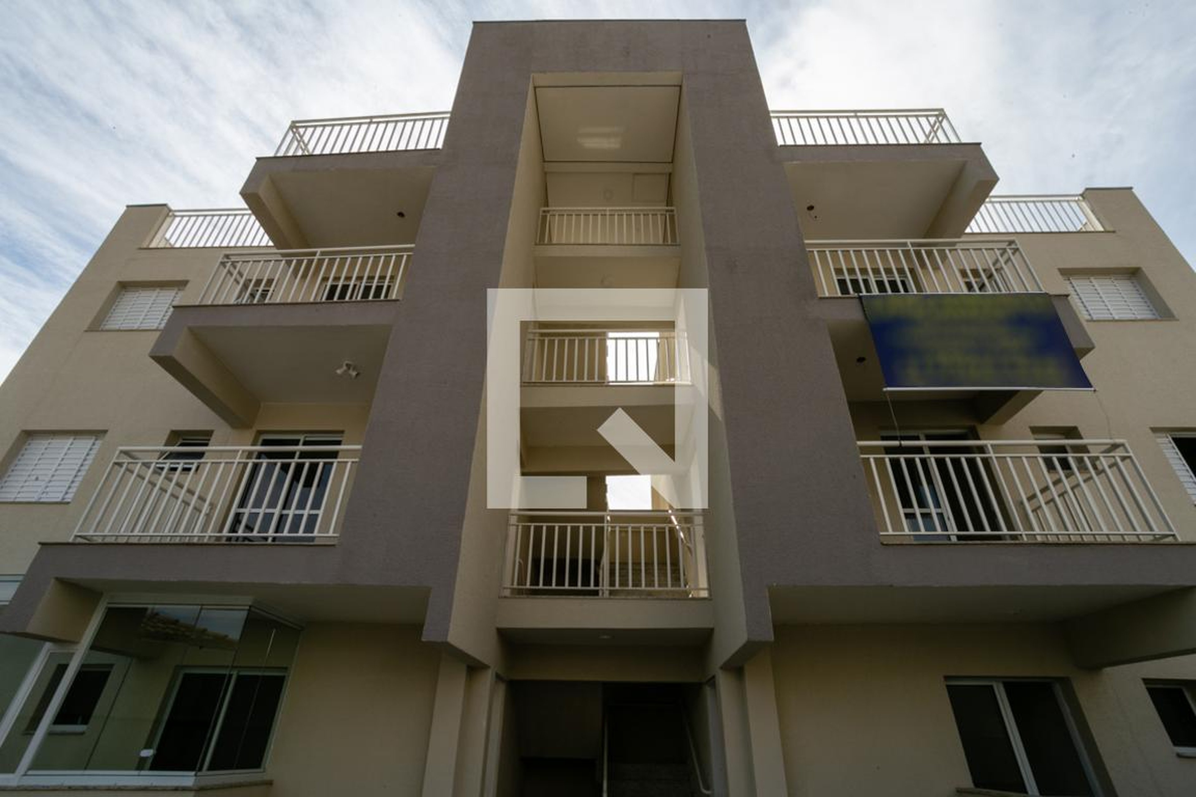 Fachada do prédio Condomínio em Rua João Lopes de Amorim, 127