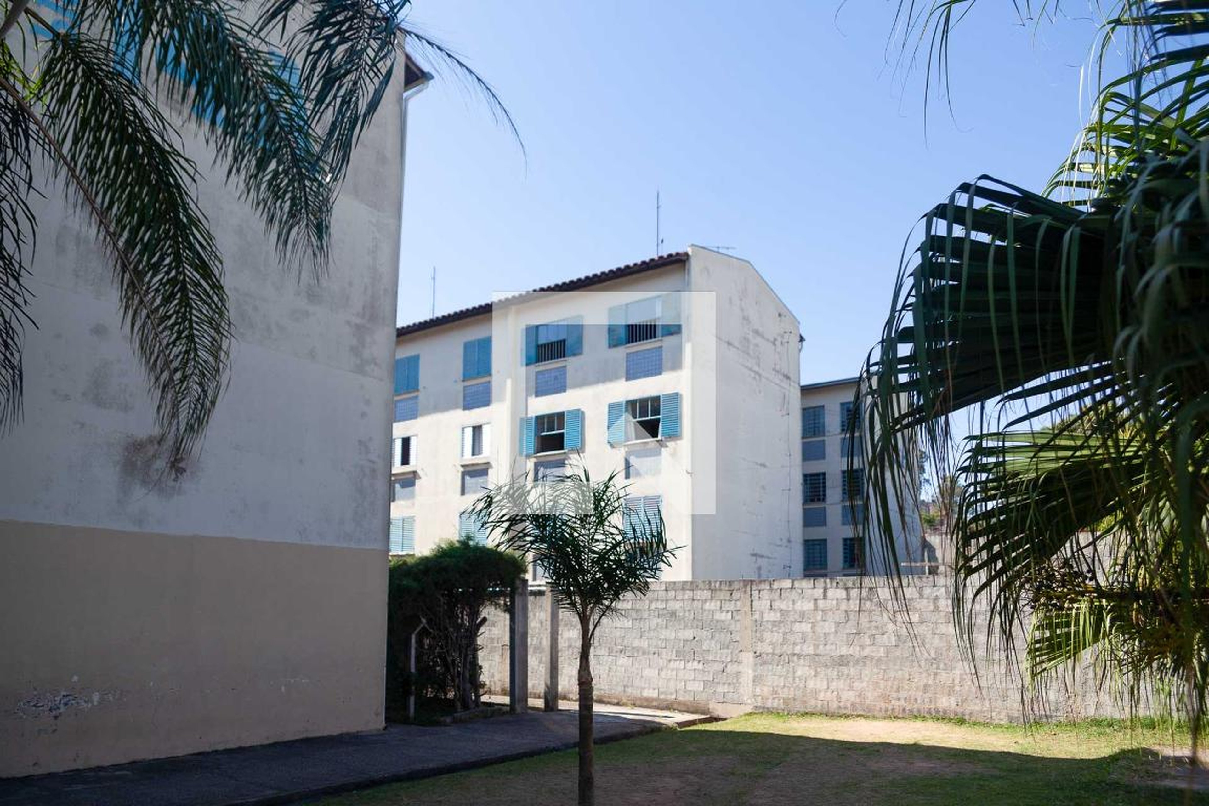 Fachada Condomínio em Rua Uva Diamante Negro, 14a