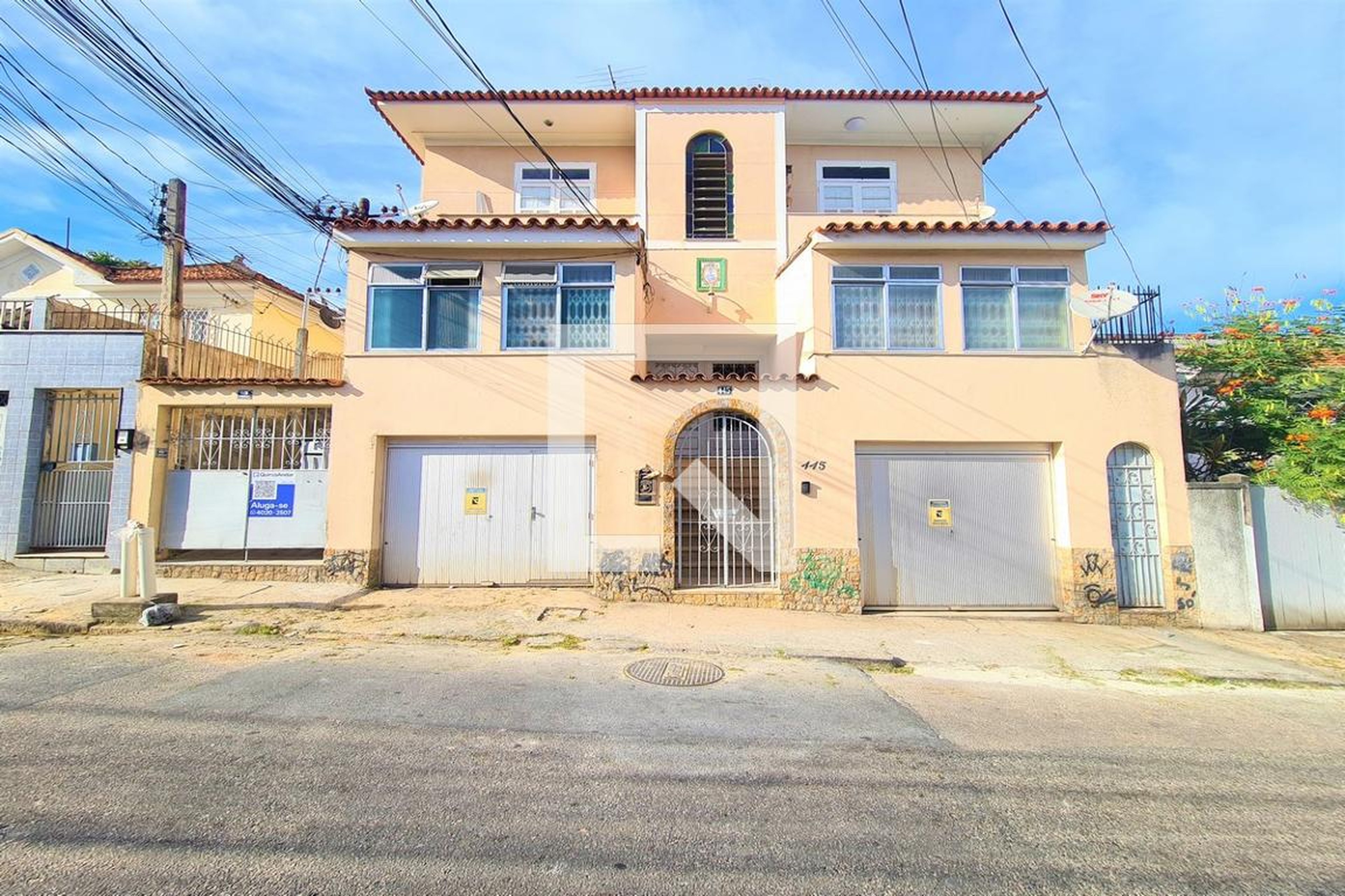 Fachada Condomínio em Rua Ubiraci, 445