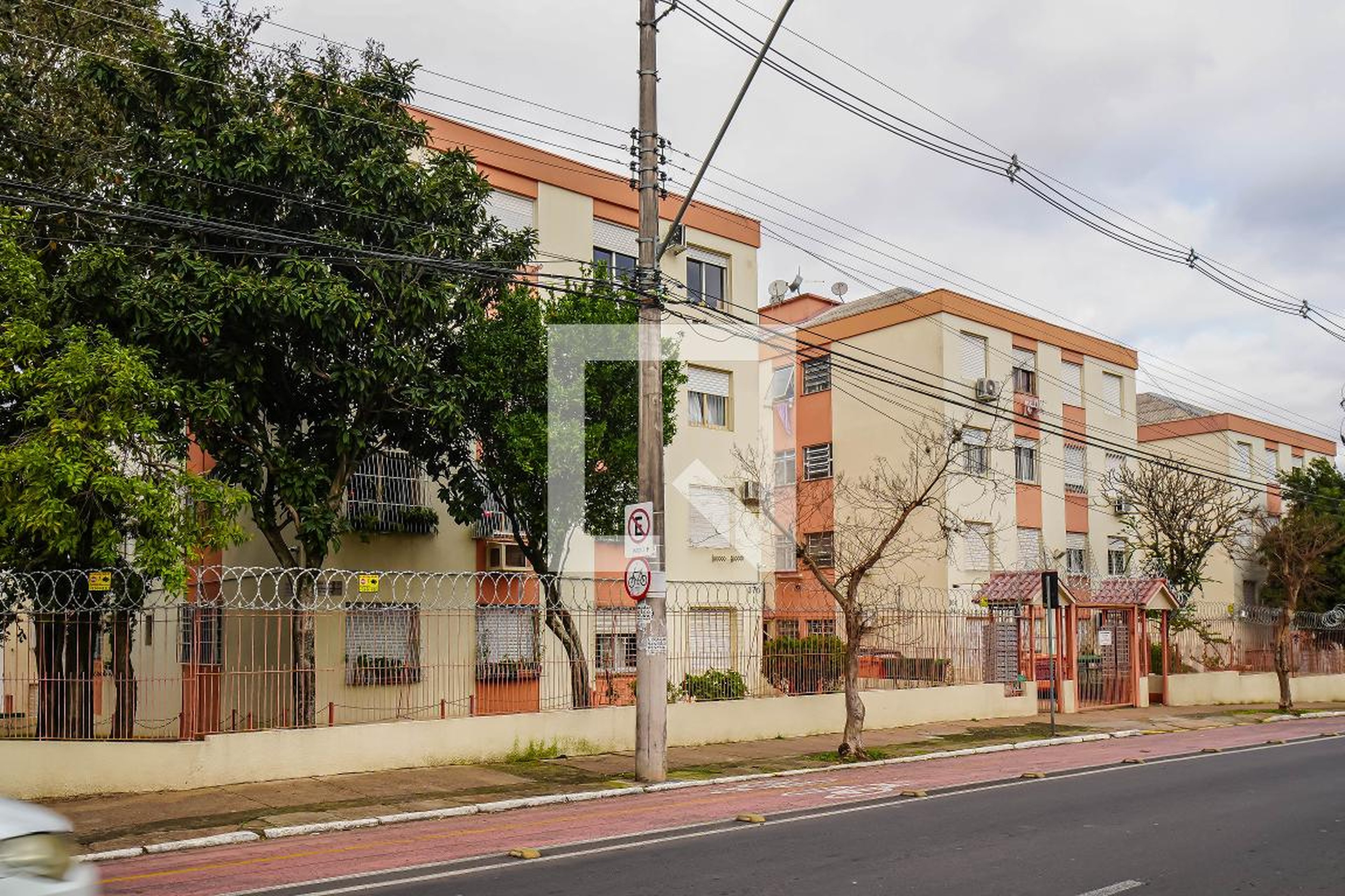 Fachada do Condomínio Edifício Caravelas