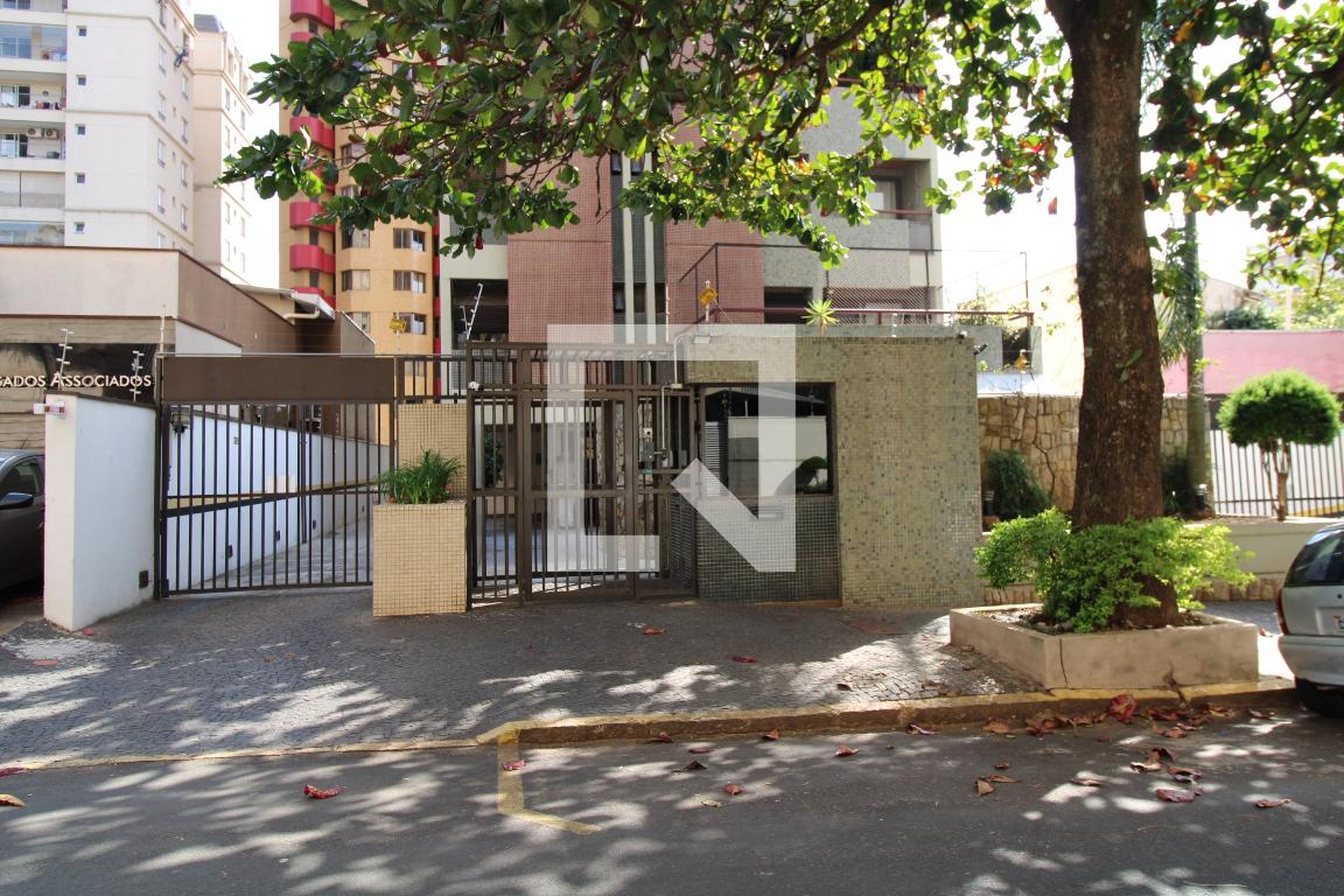 Fachada do Condomínio Condomínio em Rua Doutor José Inocêncio de Campos, 53