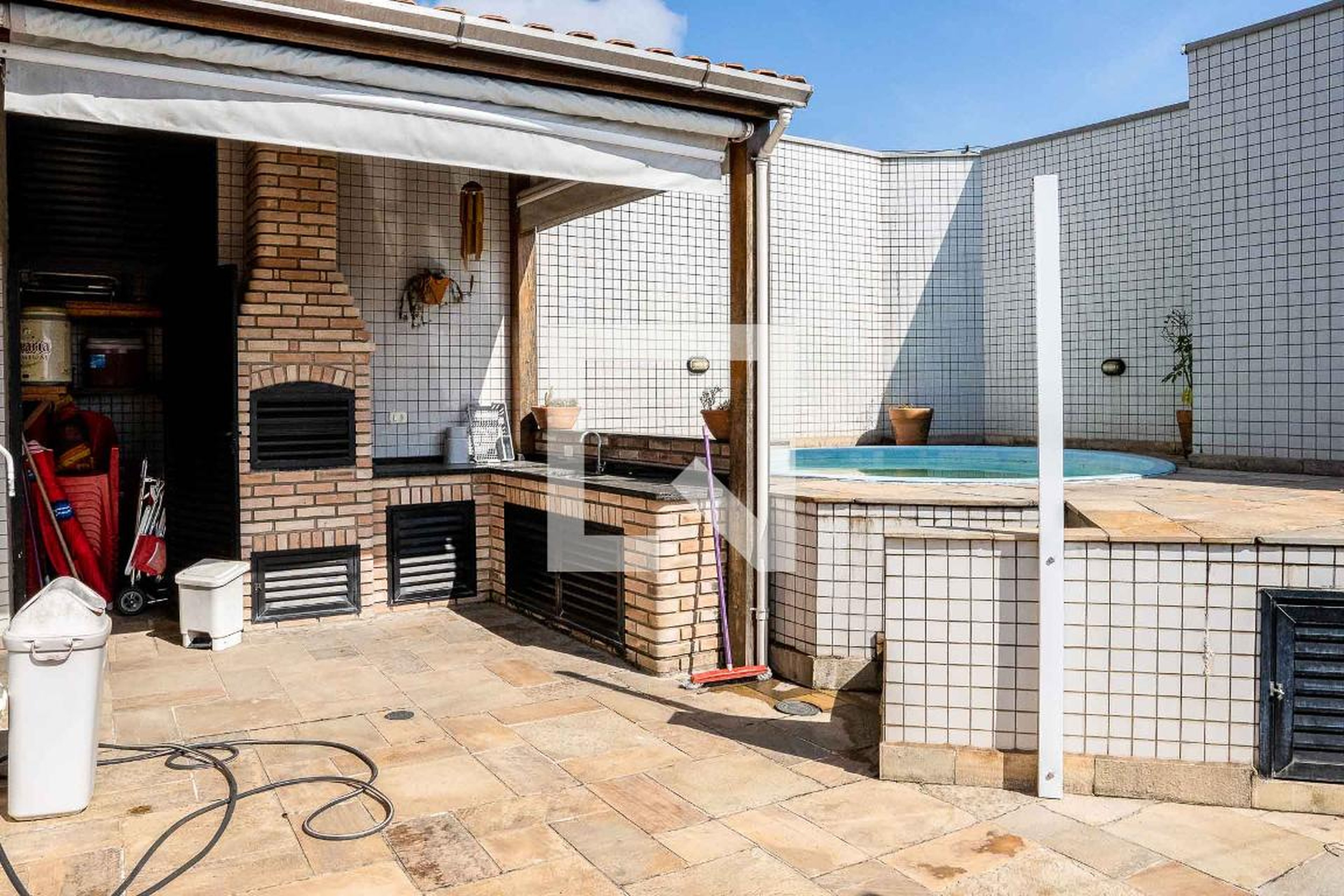 Piscina - Edifício Vale do Sol