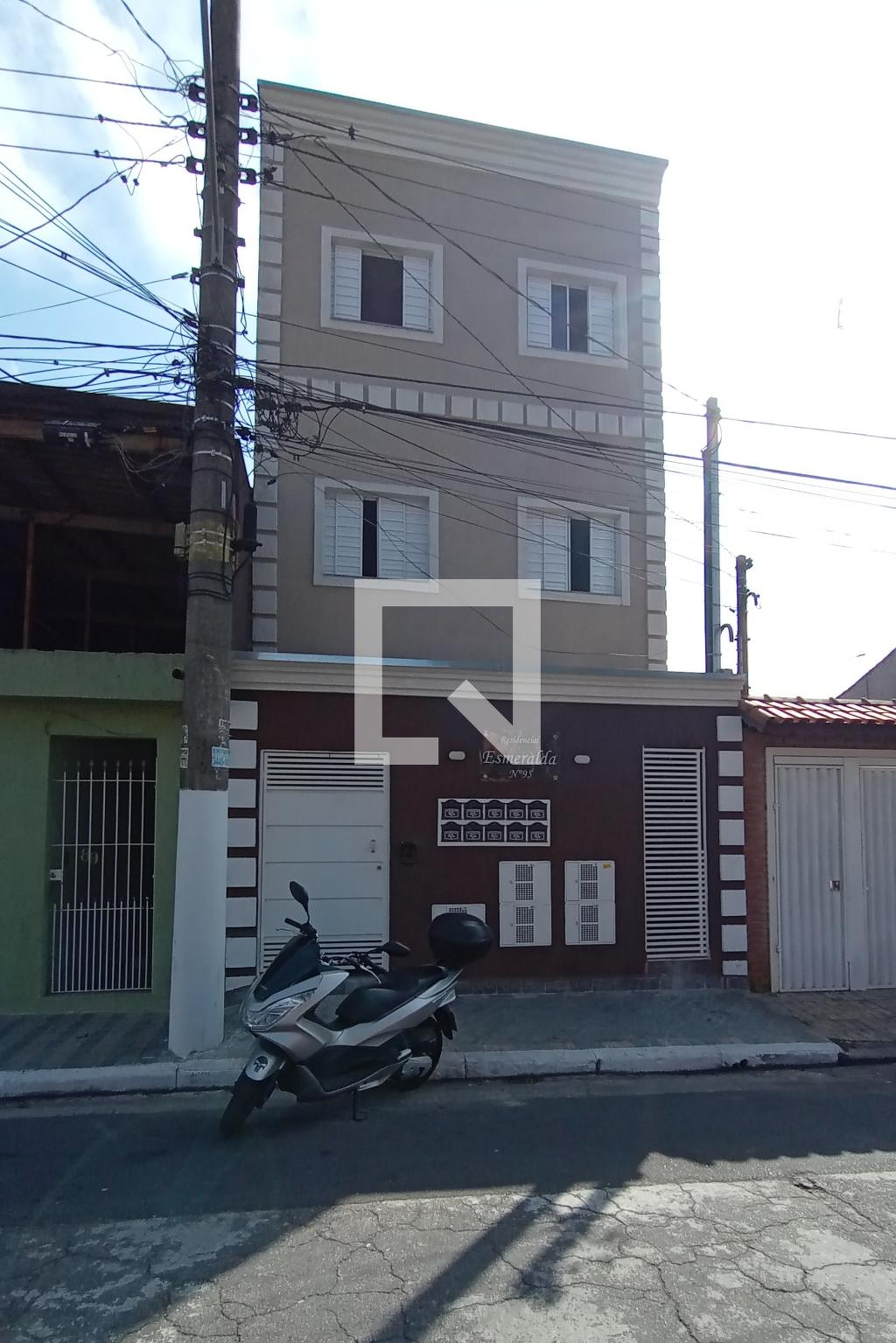 Fachada Condomínio em Rua Leonardo de Pisa, 75