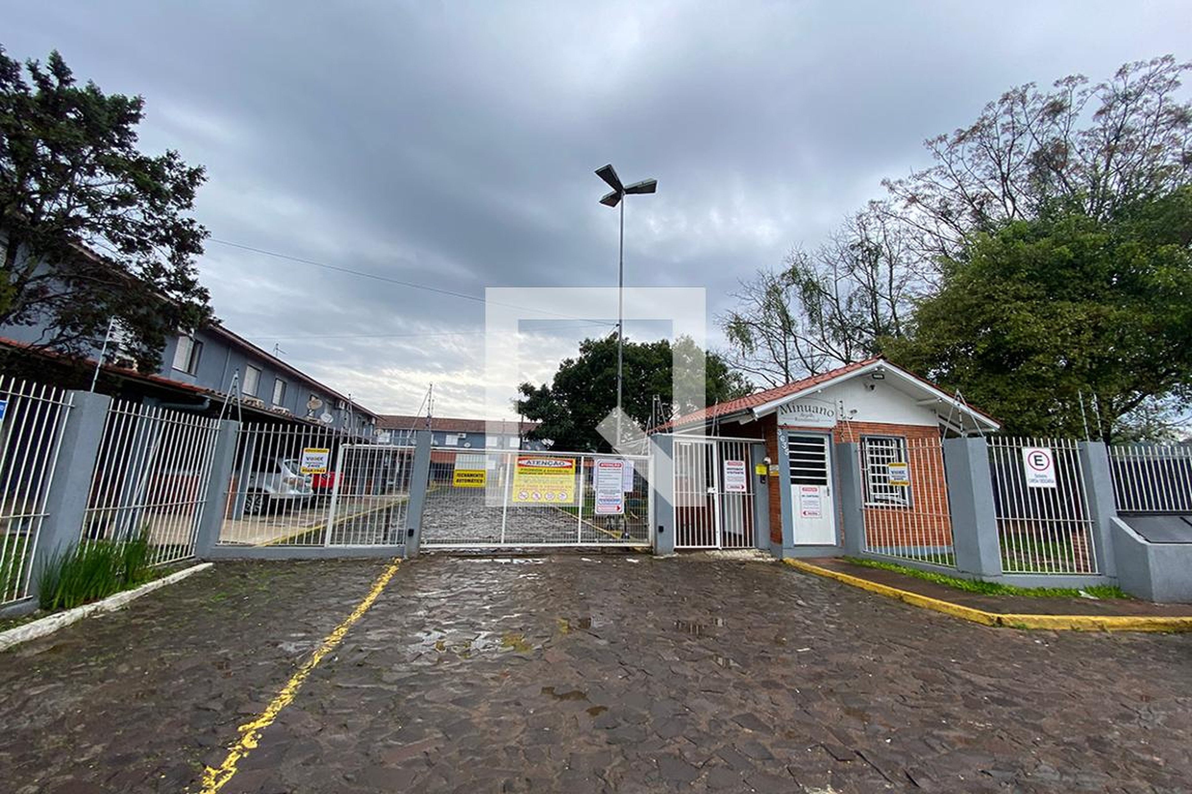 Fachada do Condomínio Condomínio Minuano