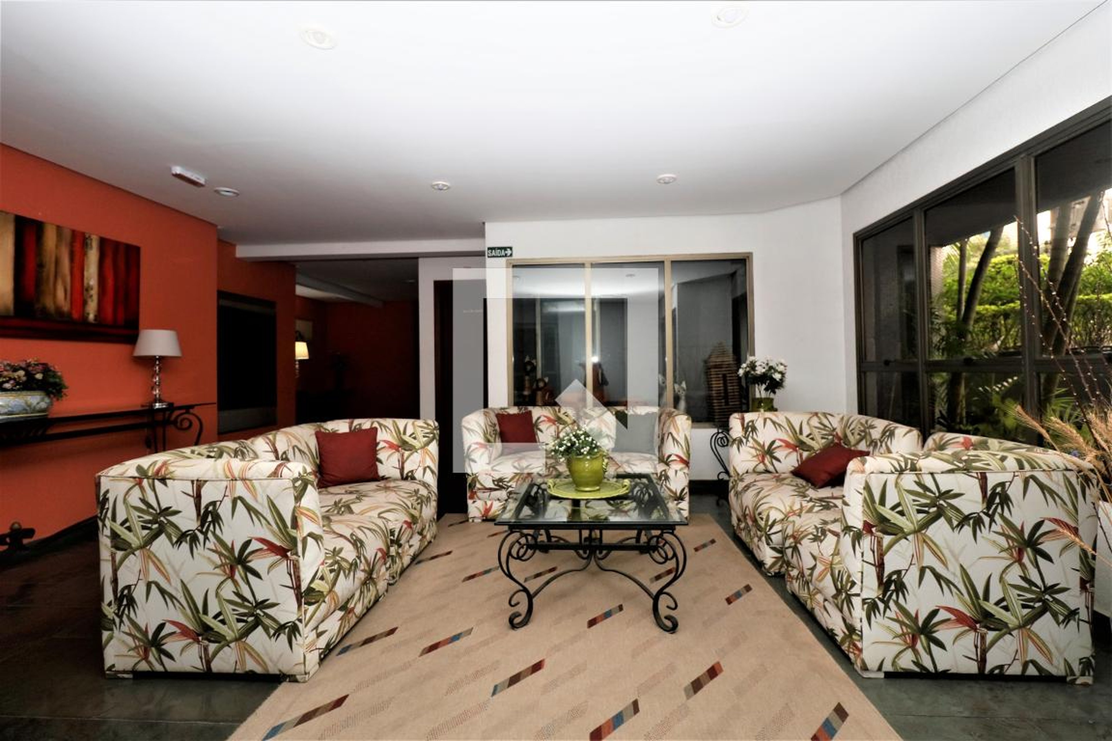 Hall de Entrada Condomínio Avignon