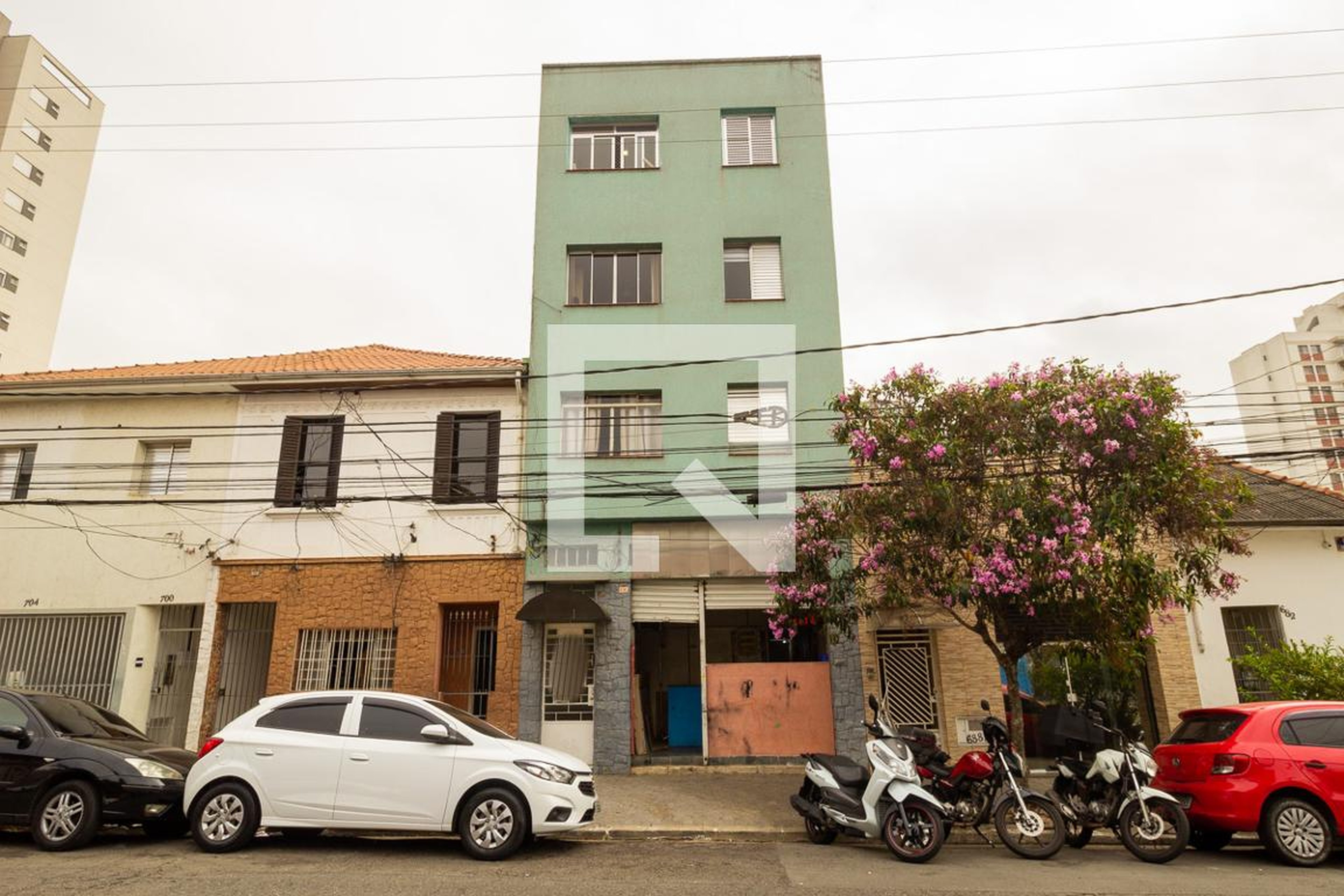 Fachada Condomínio em Rua Lino Coutinho, 692