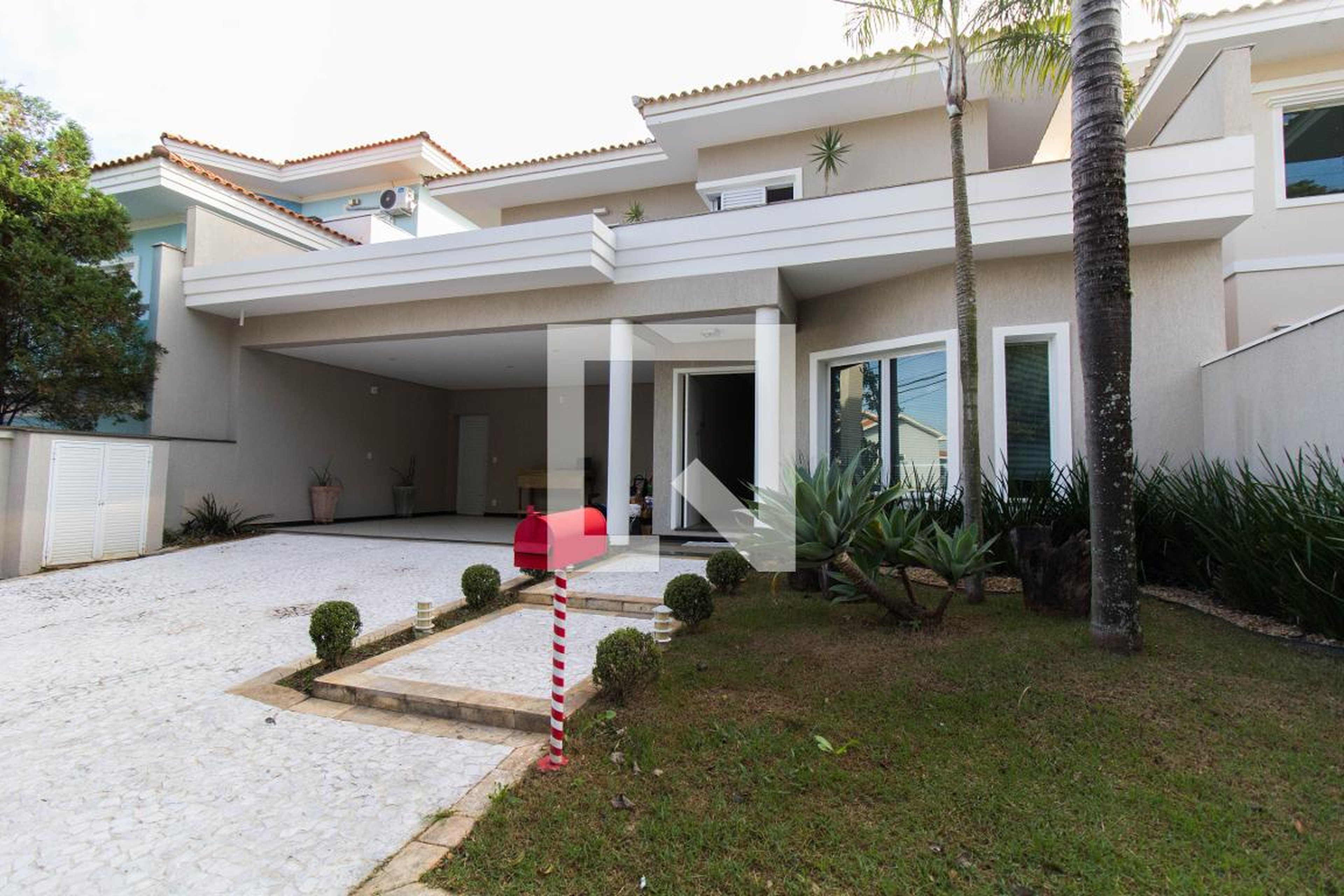 Fachada Condomínio em Rua Paschoal Bernal, 121