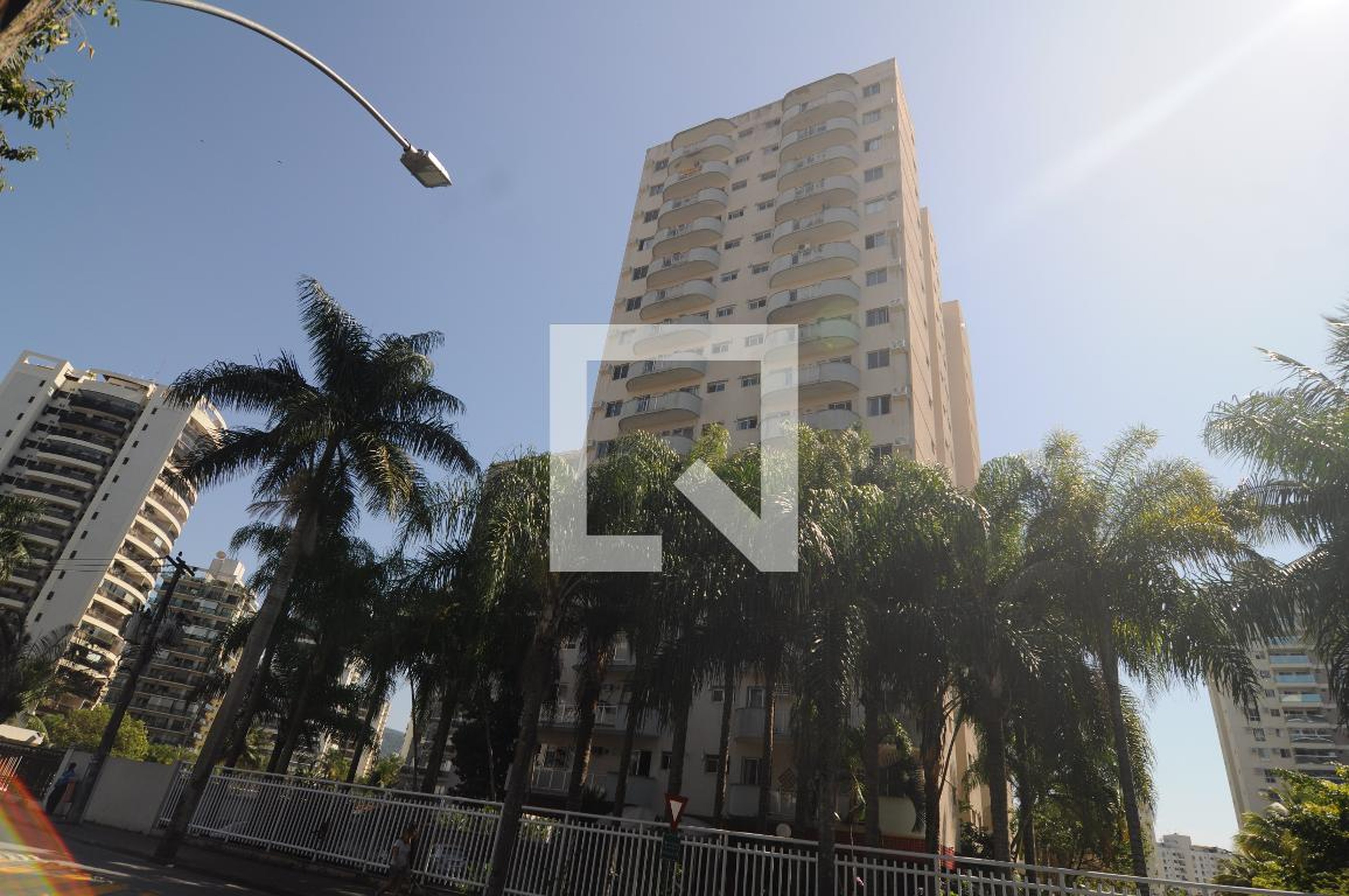 Fachada do Condomínio Condomínio Jóia de Ouro