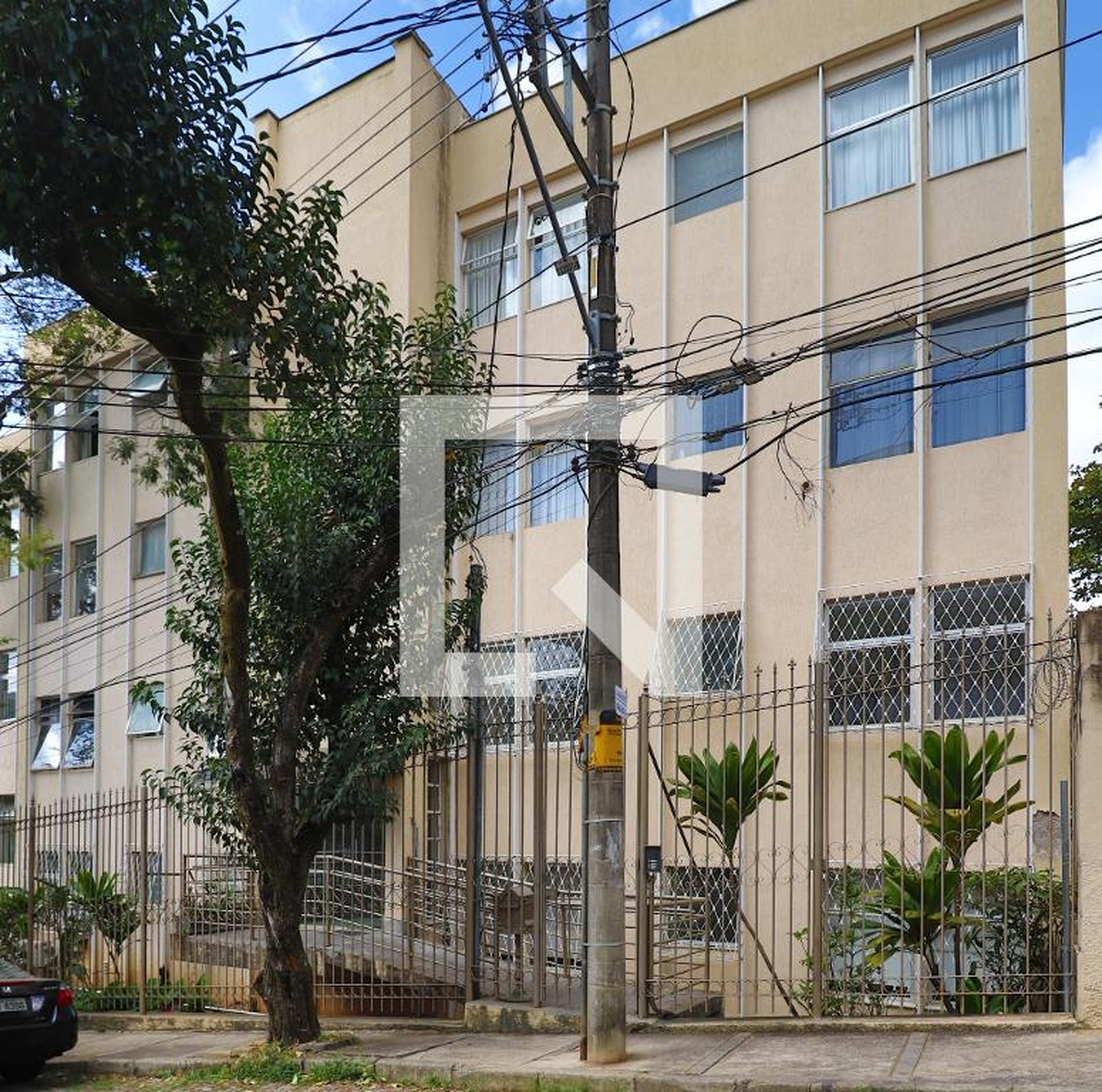 Fachada Condomínio em Rua Caratinga, 41