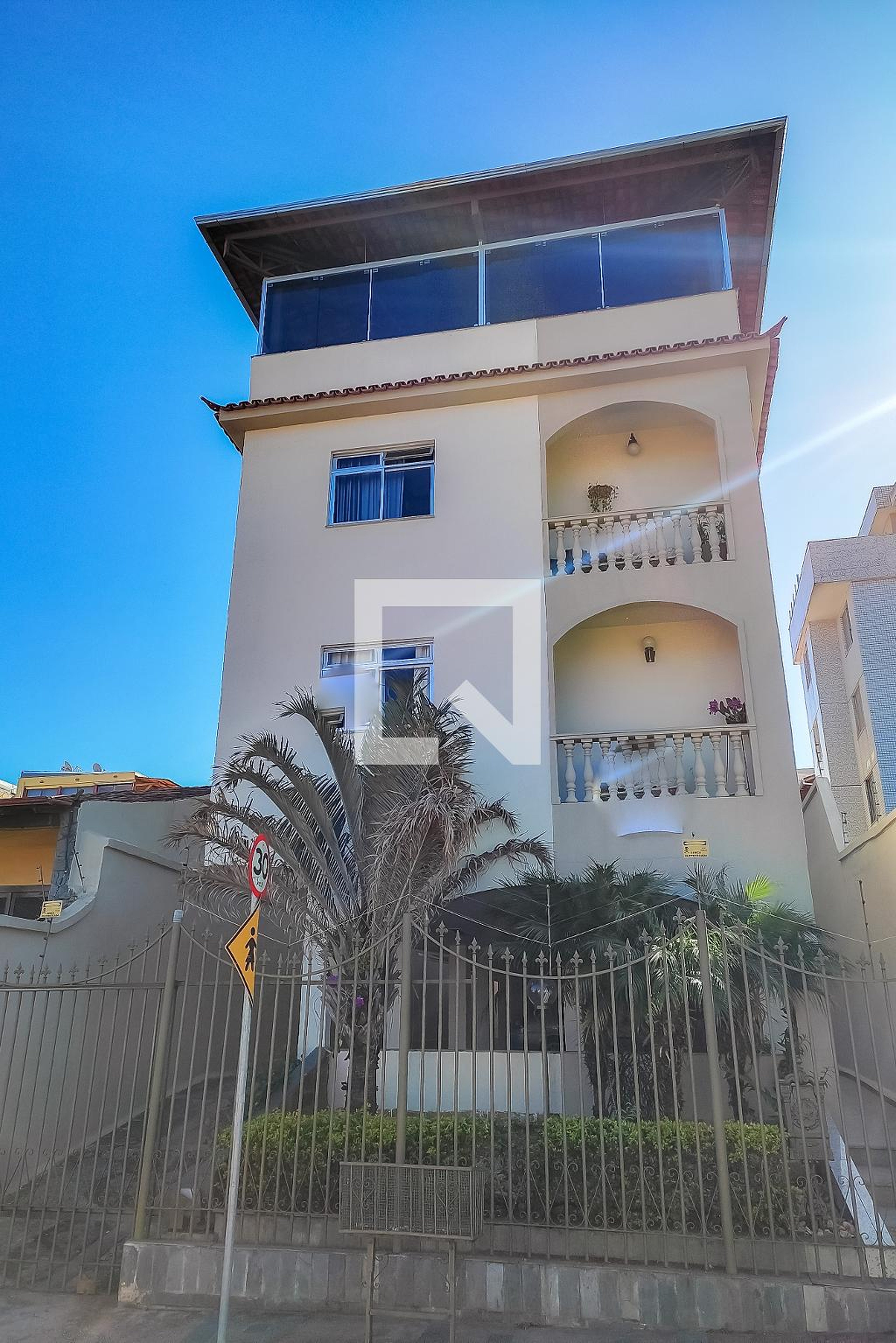 Fachada Condomínio em Rua Josias Casimiro, 255