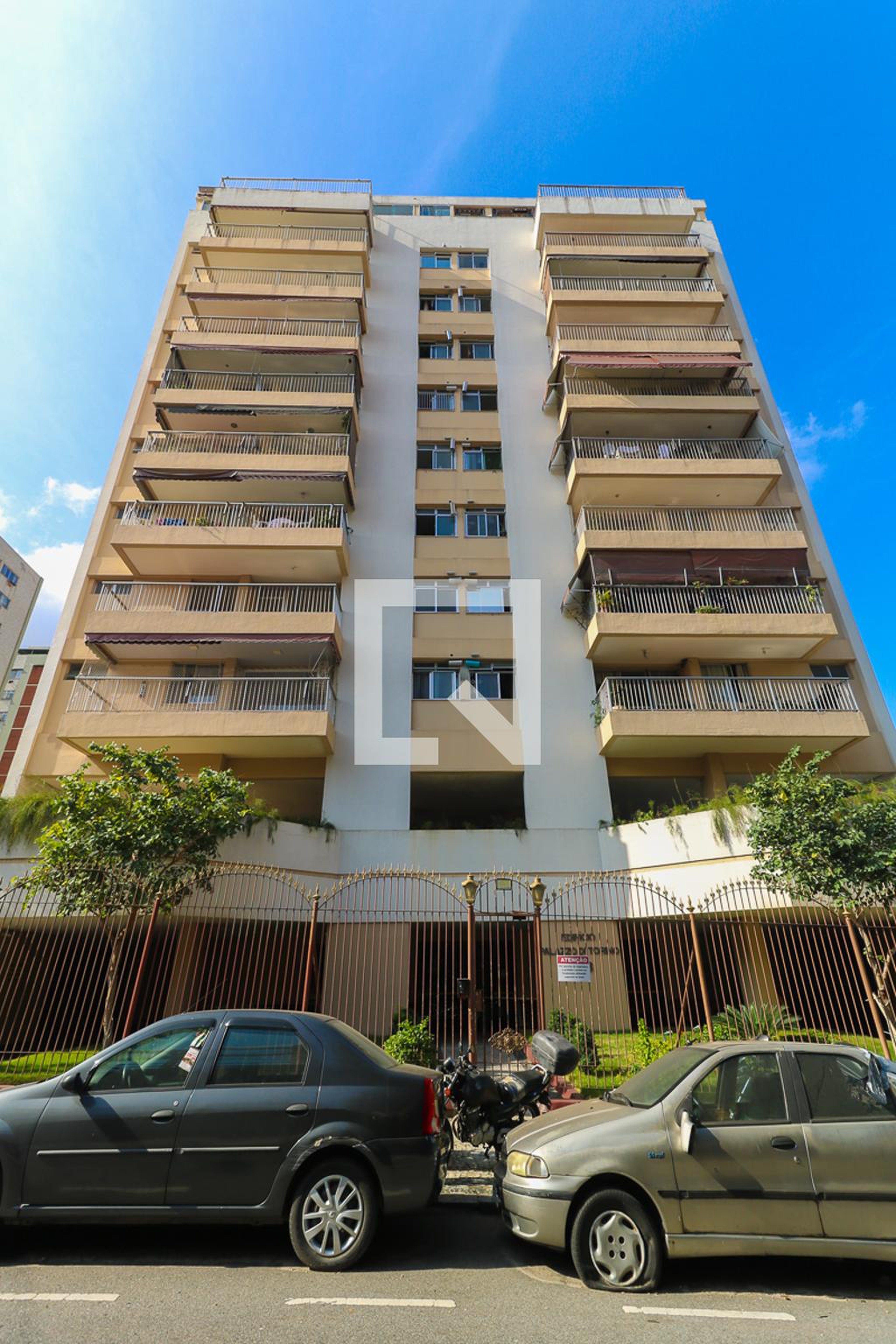 Fachada Condomínio em Rua Fábio Luz, 392