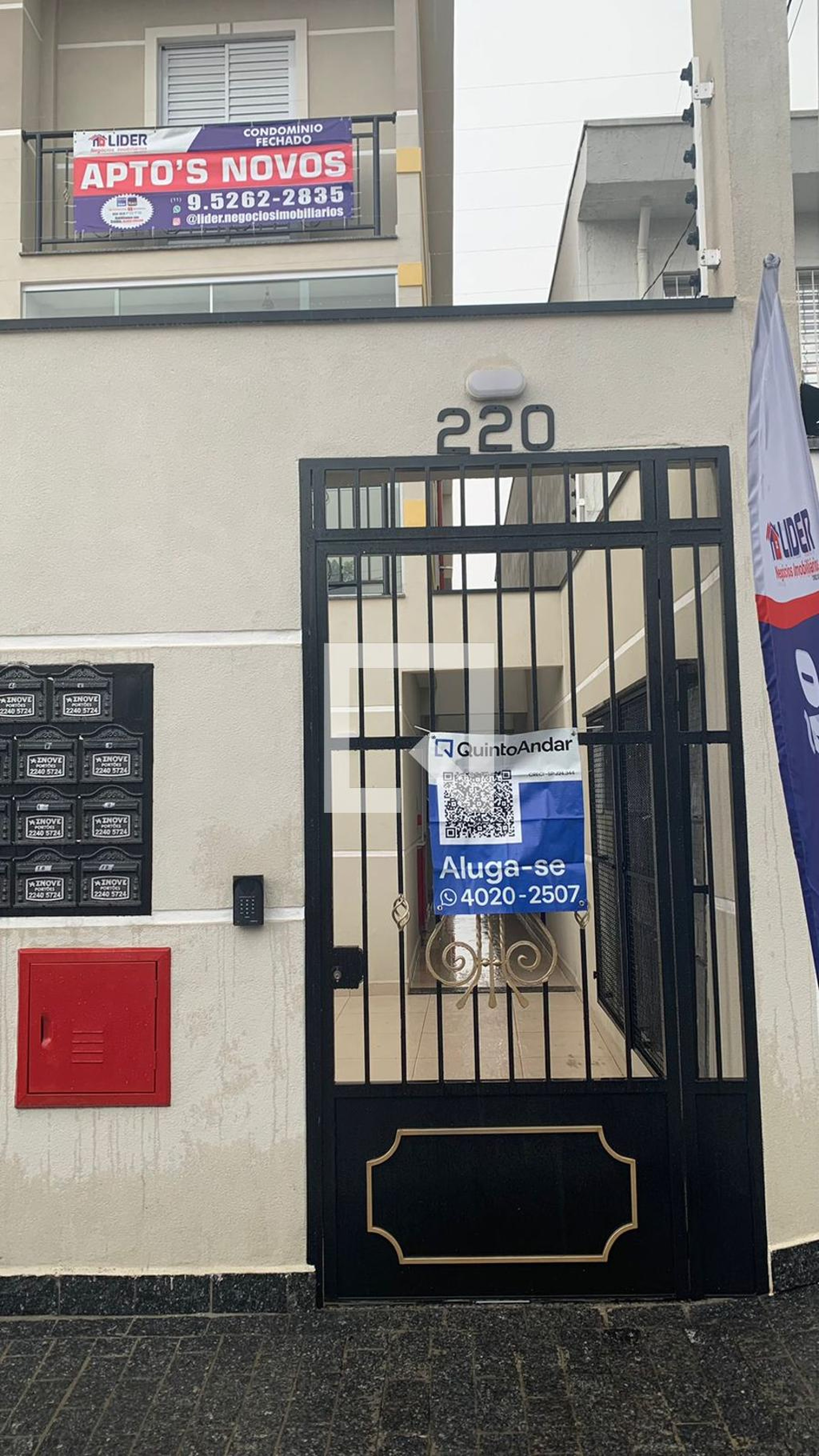 Fachada Condomínio em Rua Capricho, 313