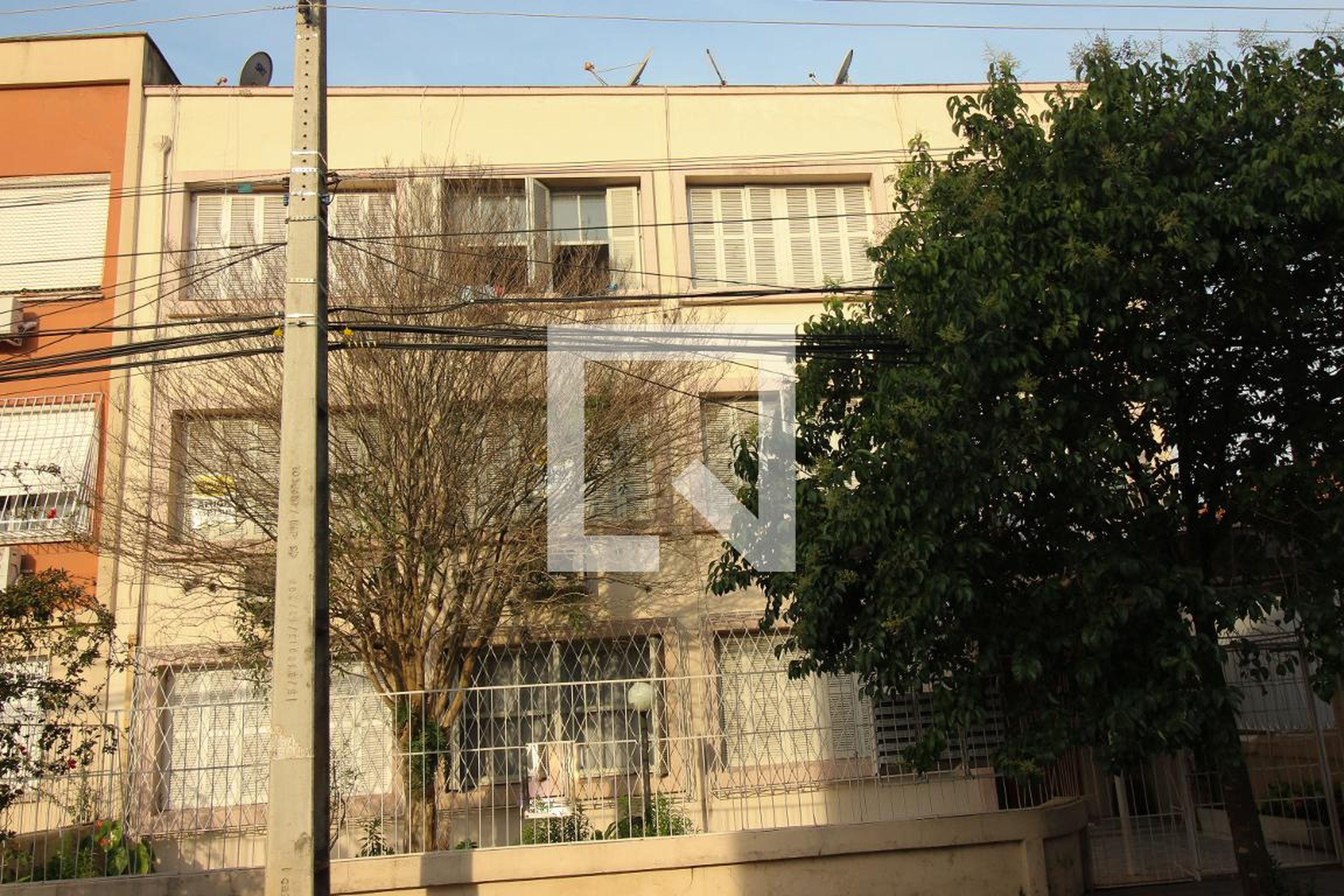 Fachada do Prédio Condomínio em Rua Doutor Voltaire Pires, 66