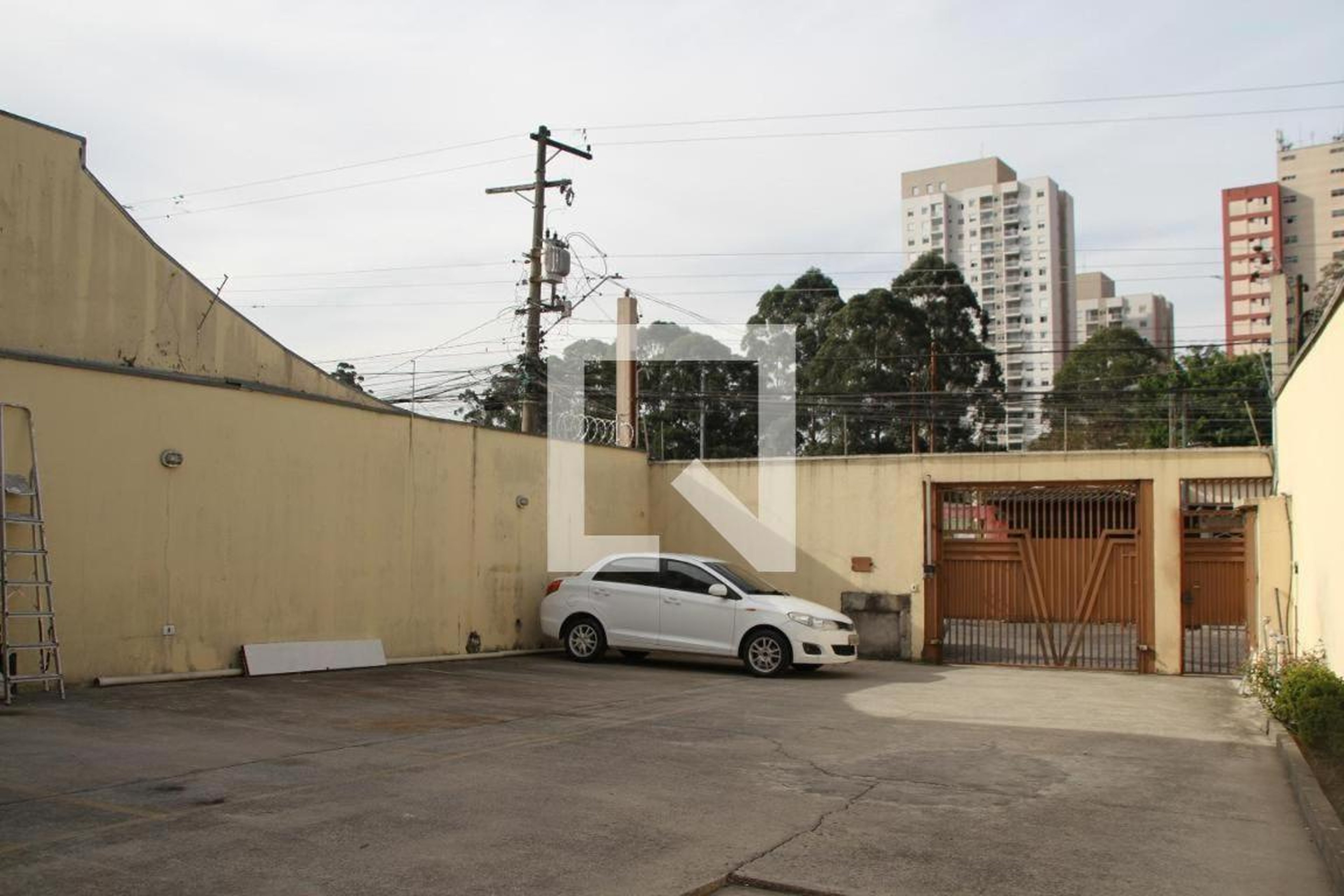 Fachada Condomínio em Rua Mariano Moro, 324