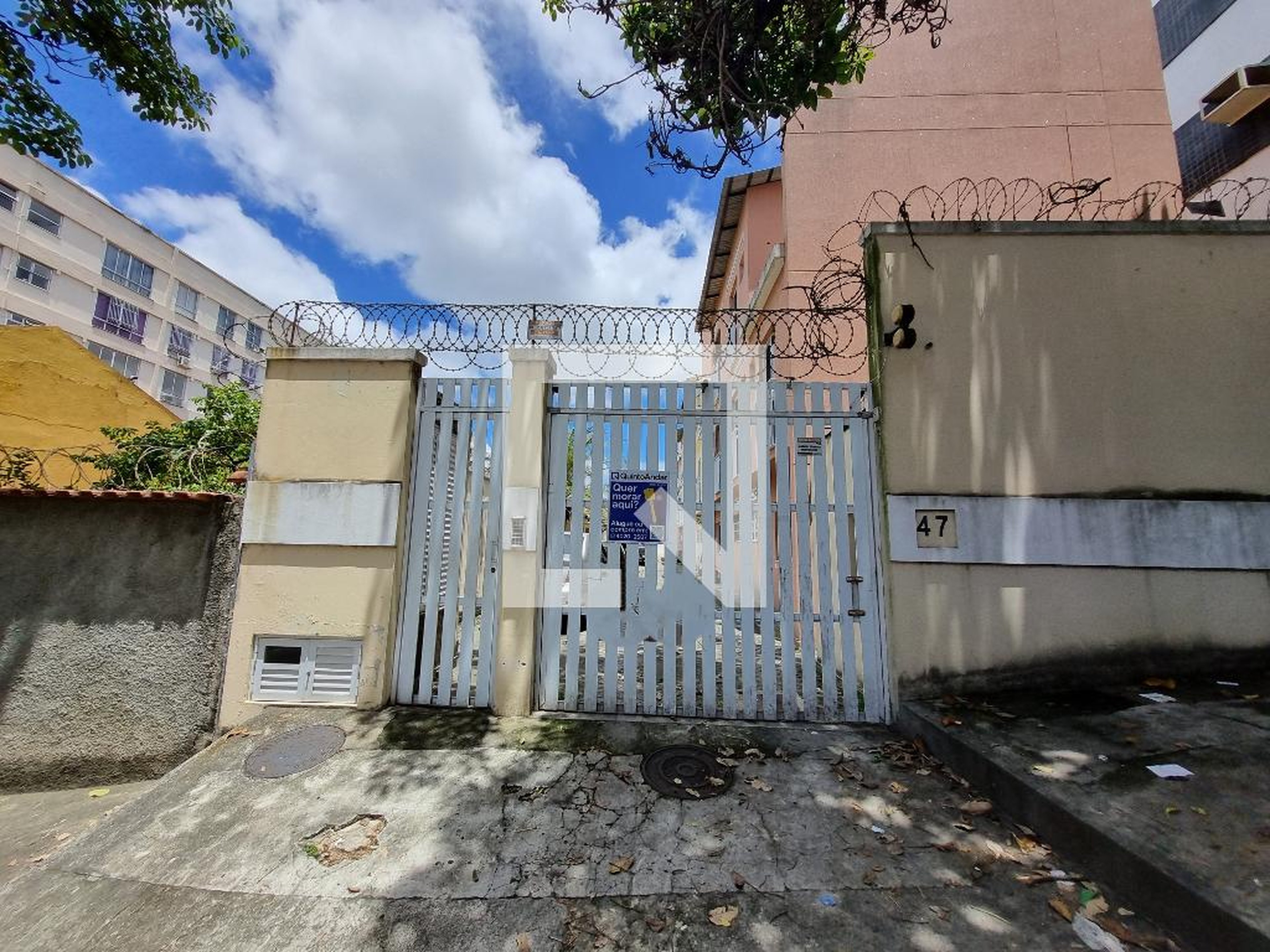 Fachada Condomínio em Rua Almirante Calheiros da Graça, 47