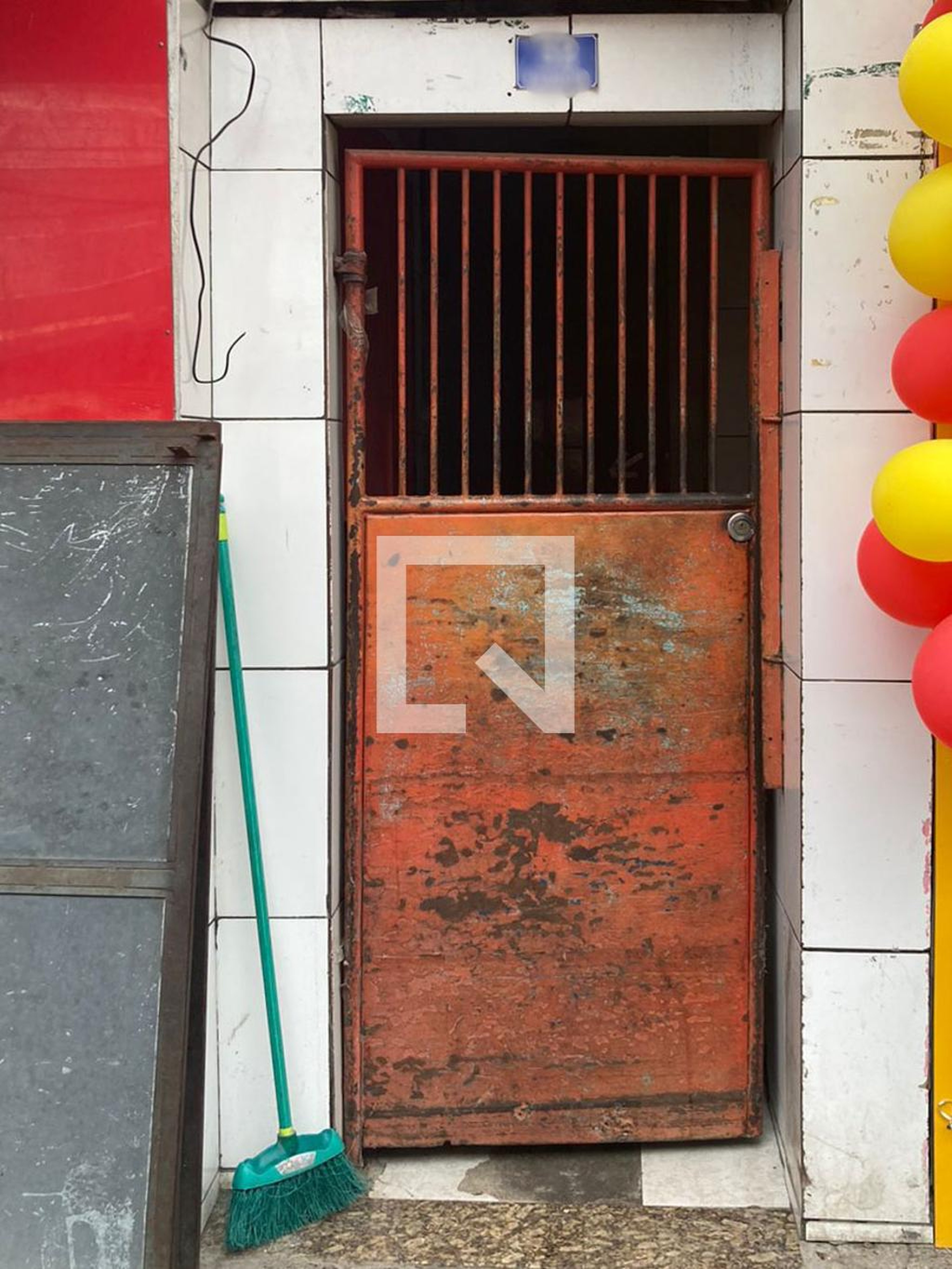 Fachada Condomínio em Avenida Teixeira de Castro, 32