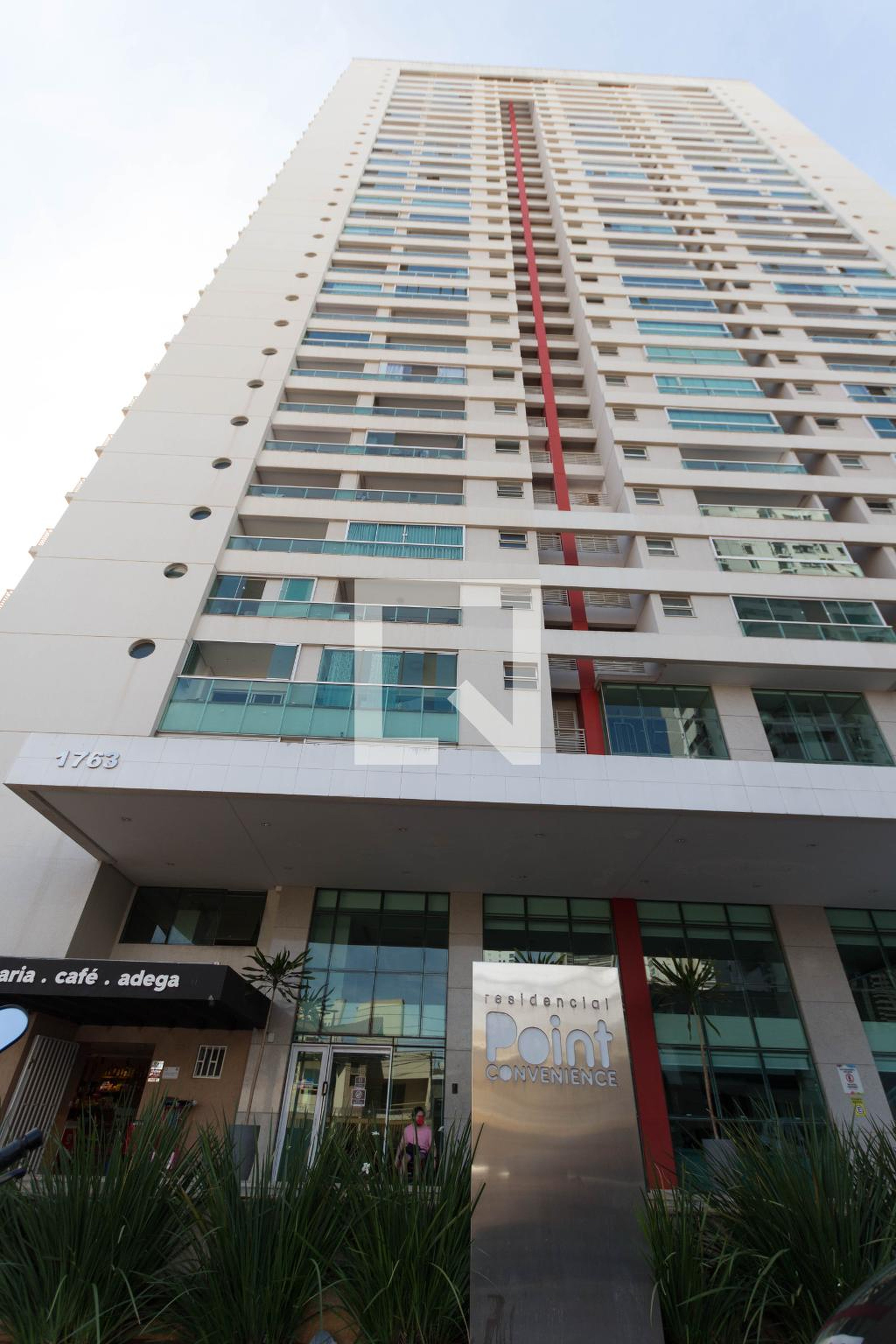 Fachada Condomínio em Rua 15, 10763