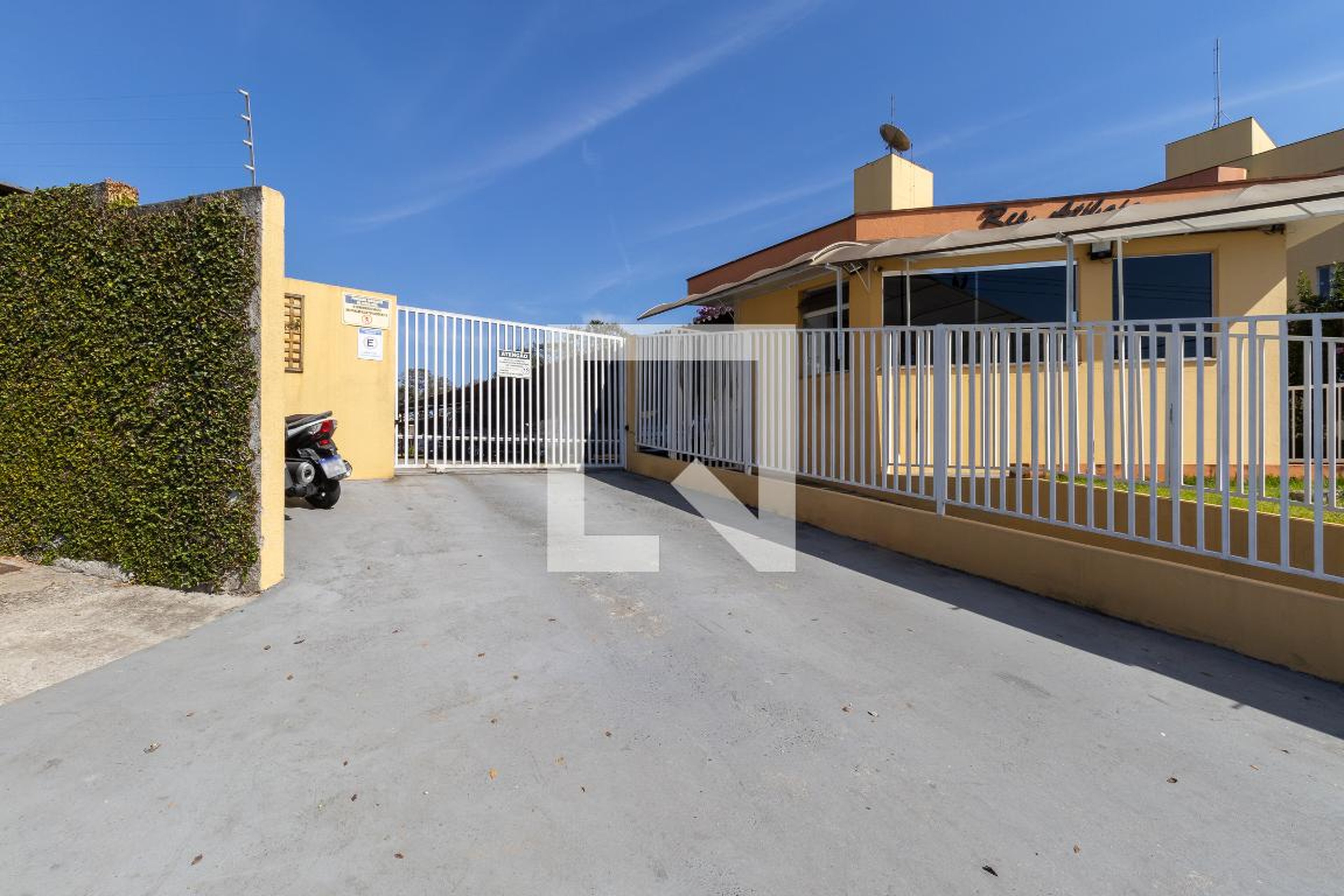 Fachada do Condomínio Residencial Atibaia