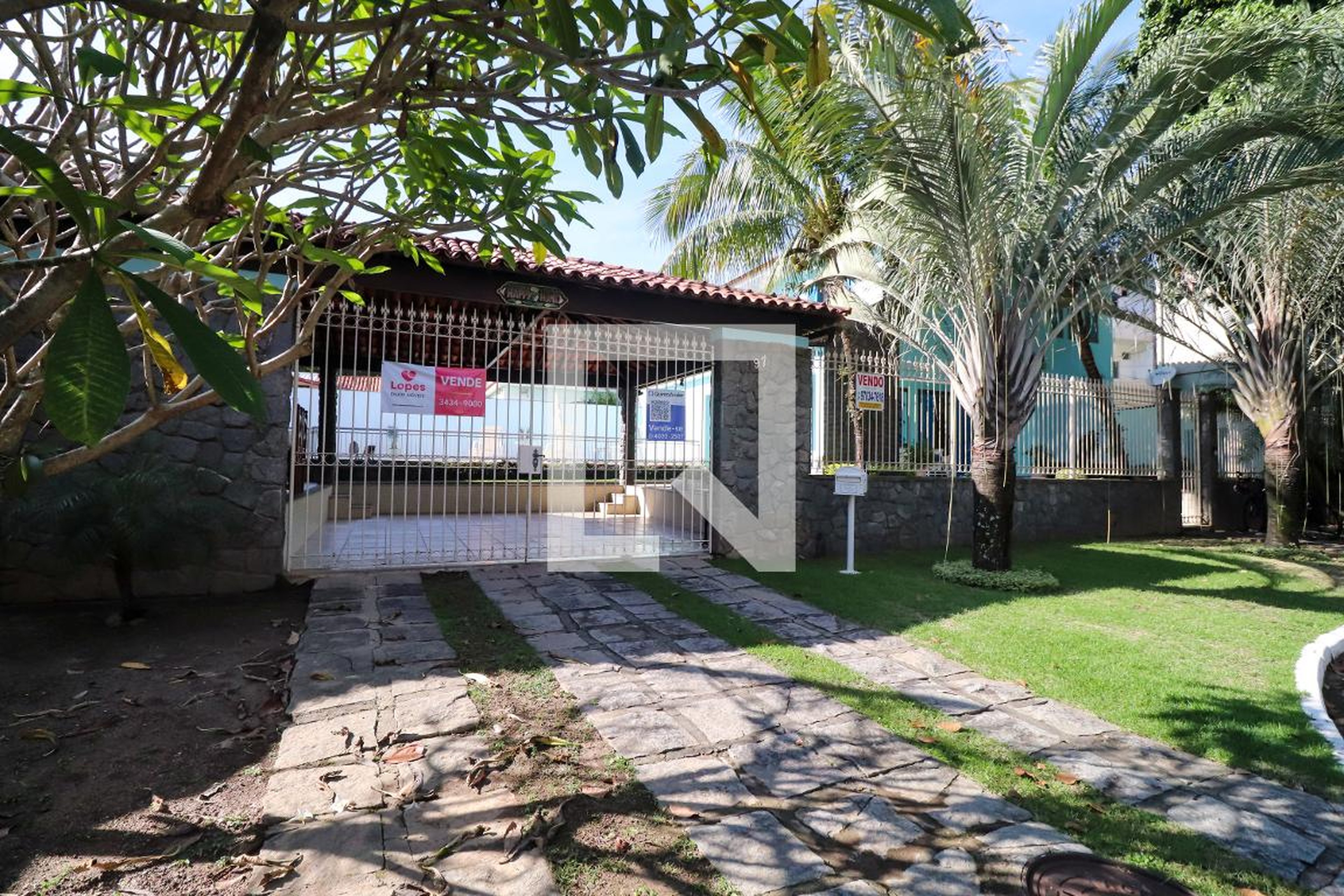 Fachada Condomínio em Rua Bartolomeu Bueno da Silva, 97