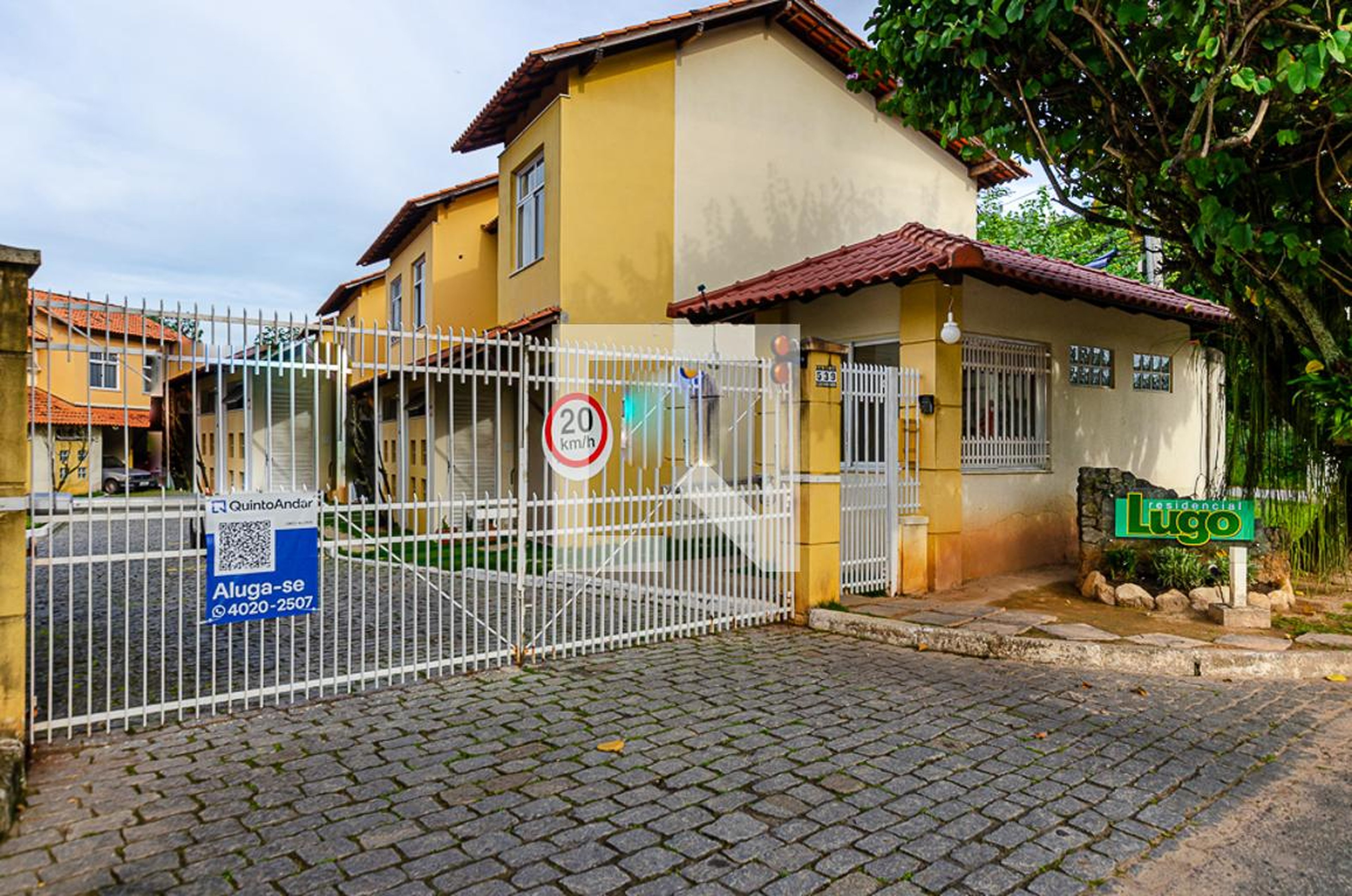 Fachada do Condomínio Condomínio Lugo
