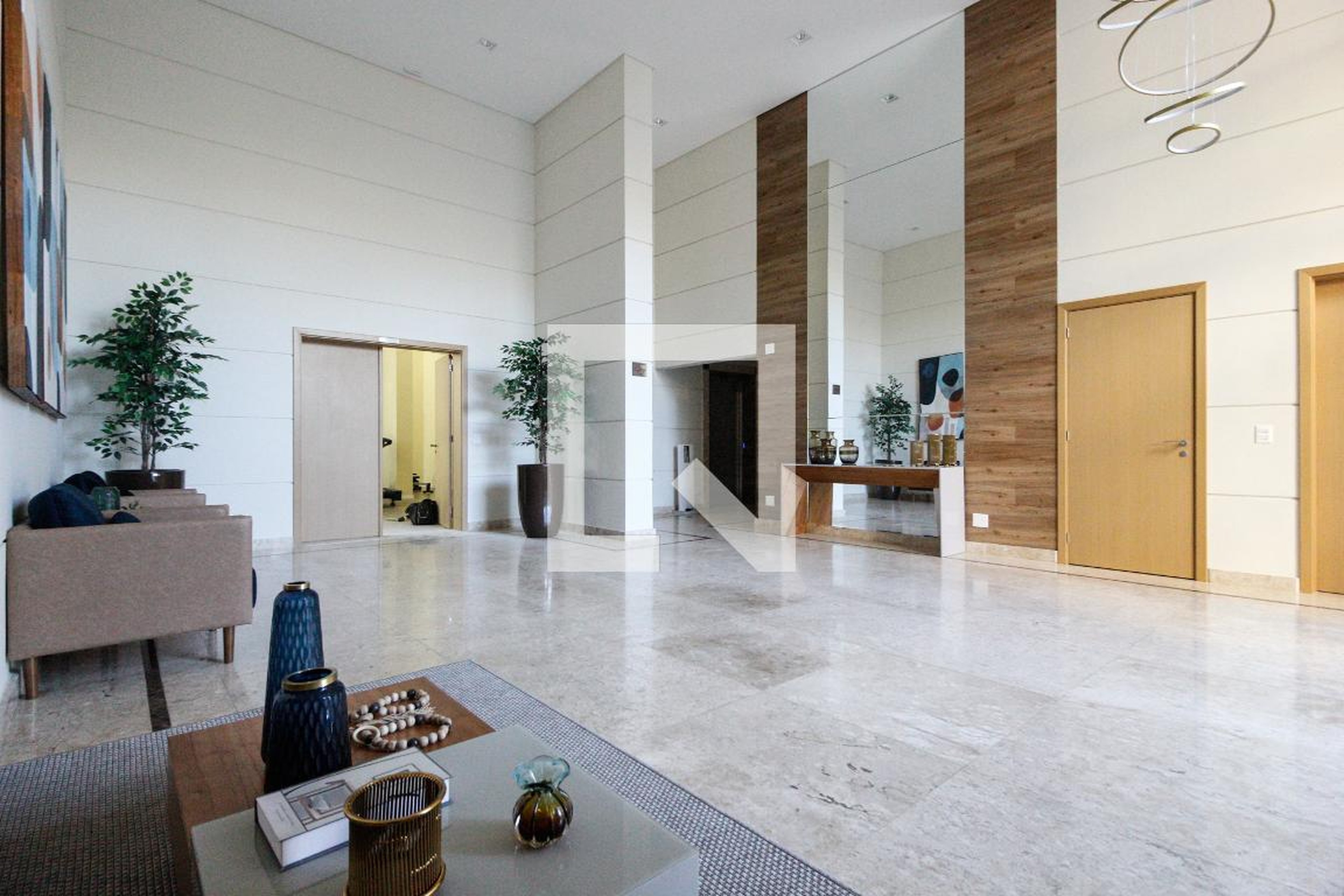 Hall - Piazza San Marttia