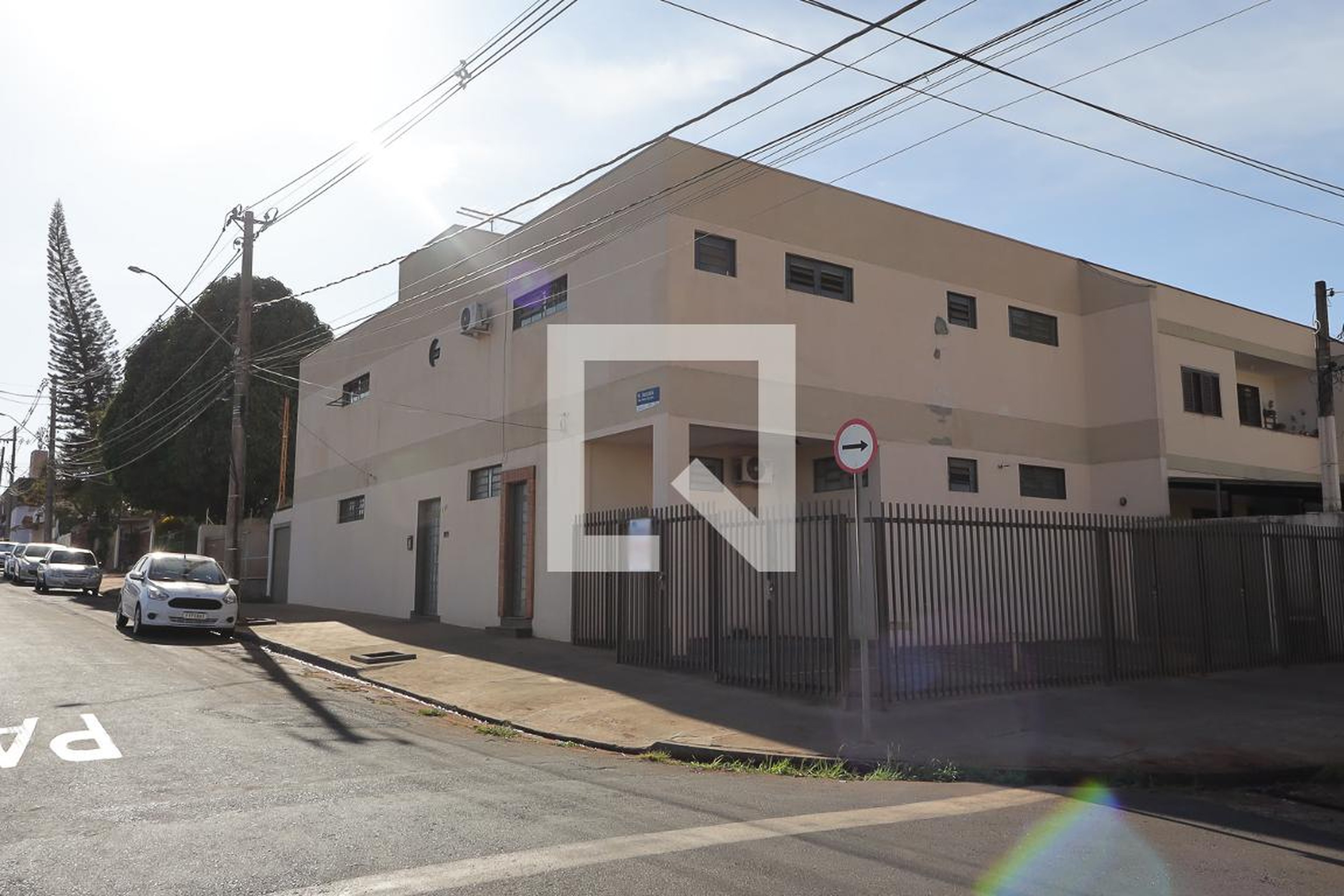 Fachada Condomínio em Rua Hilário Azolini, 330