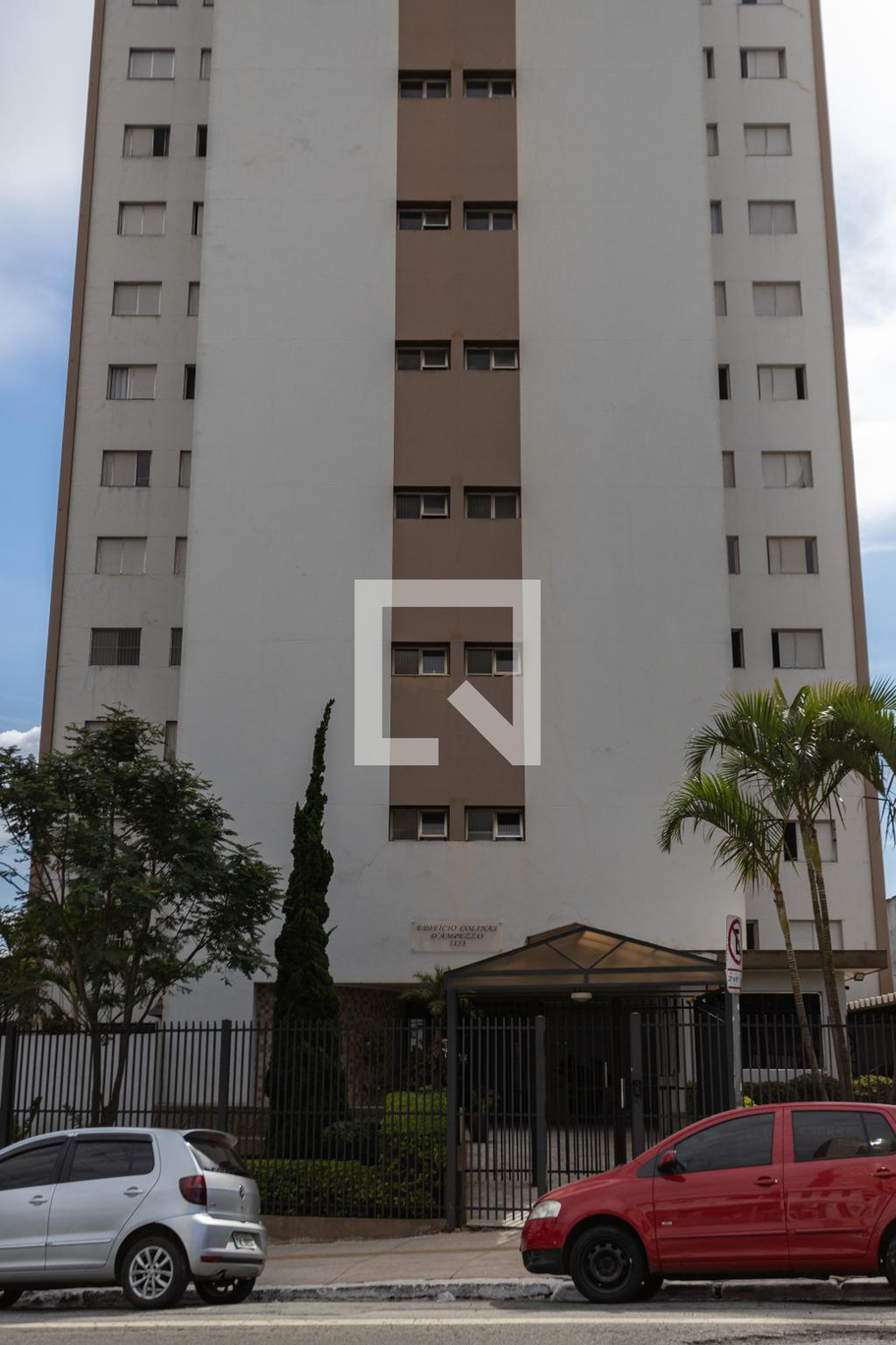 Fachada do Condomínio Edifício Colina Dampezzo