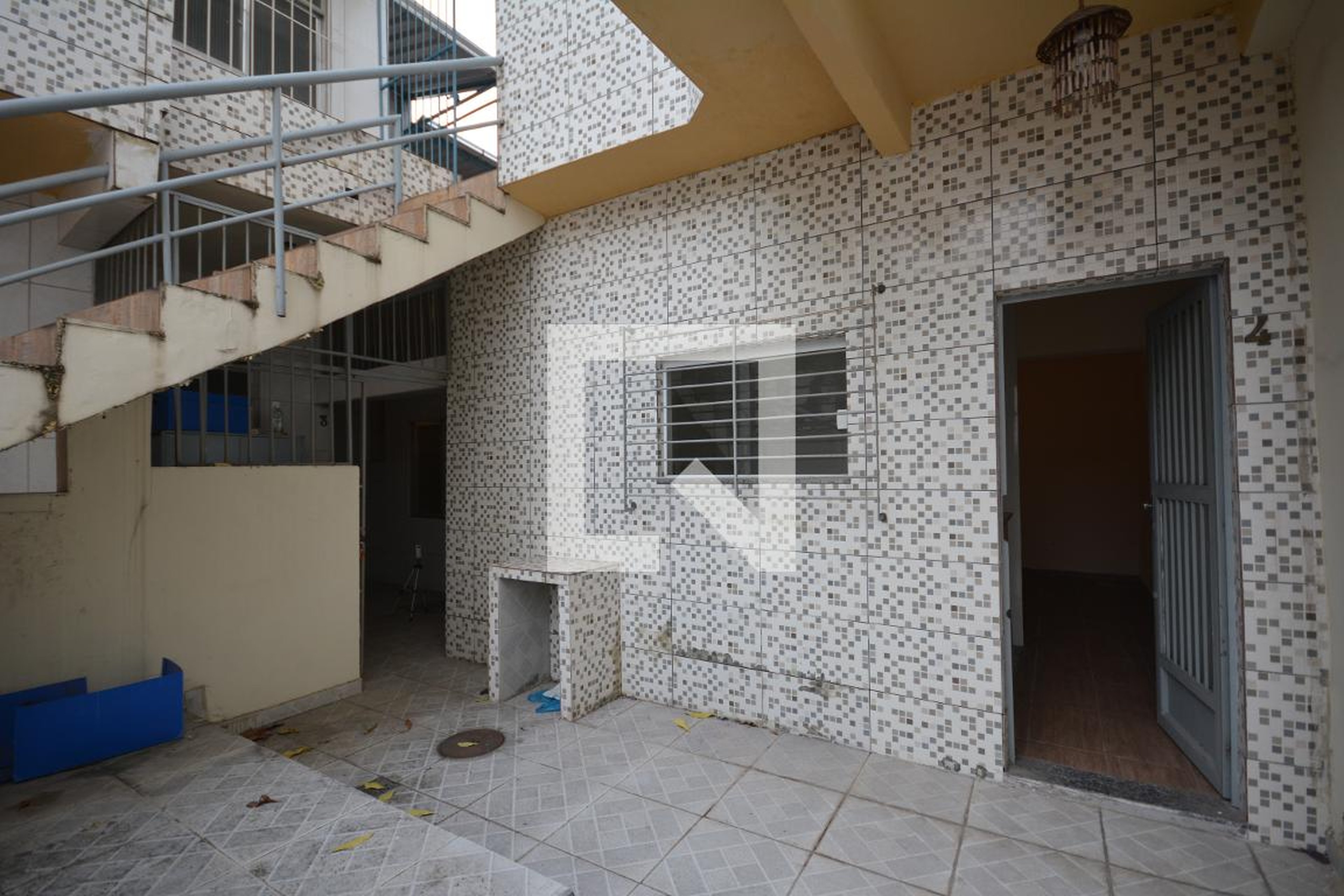 Fachada Condomínio em Rua Leopoldina Rego, 296