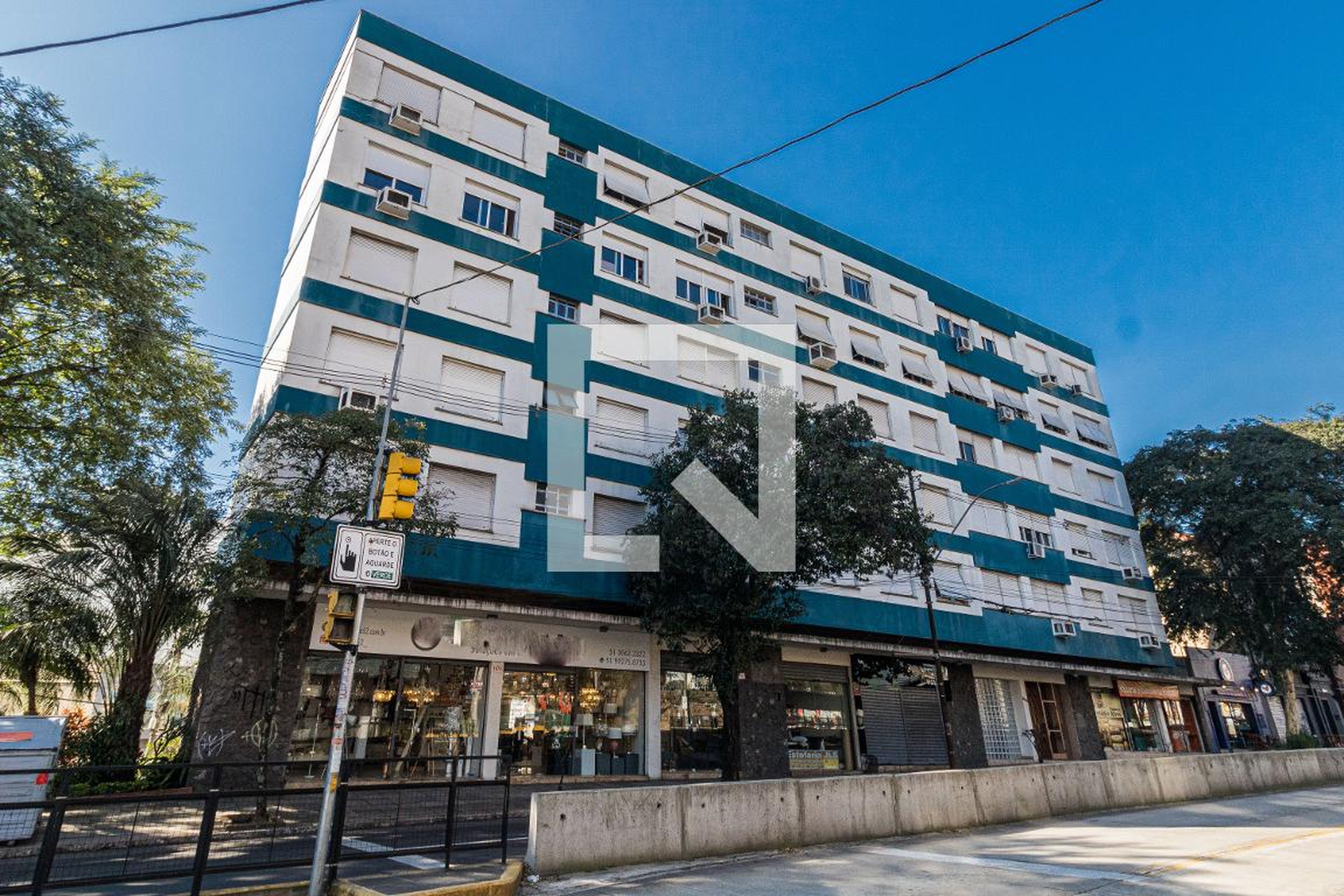 Fachada do Prédio Condomínio em Avenida Protásio Alves, 2000