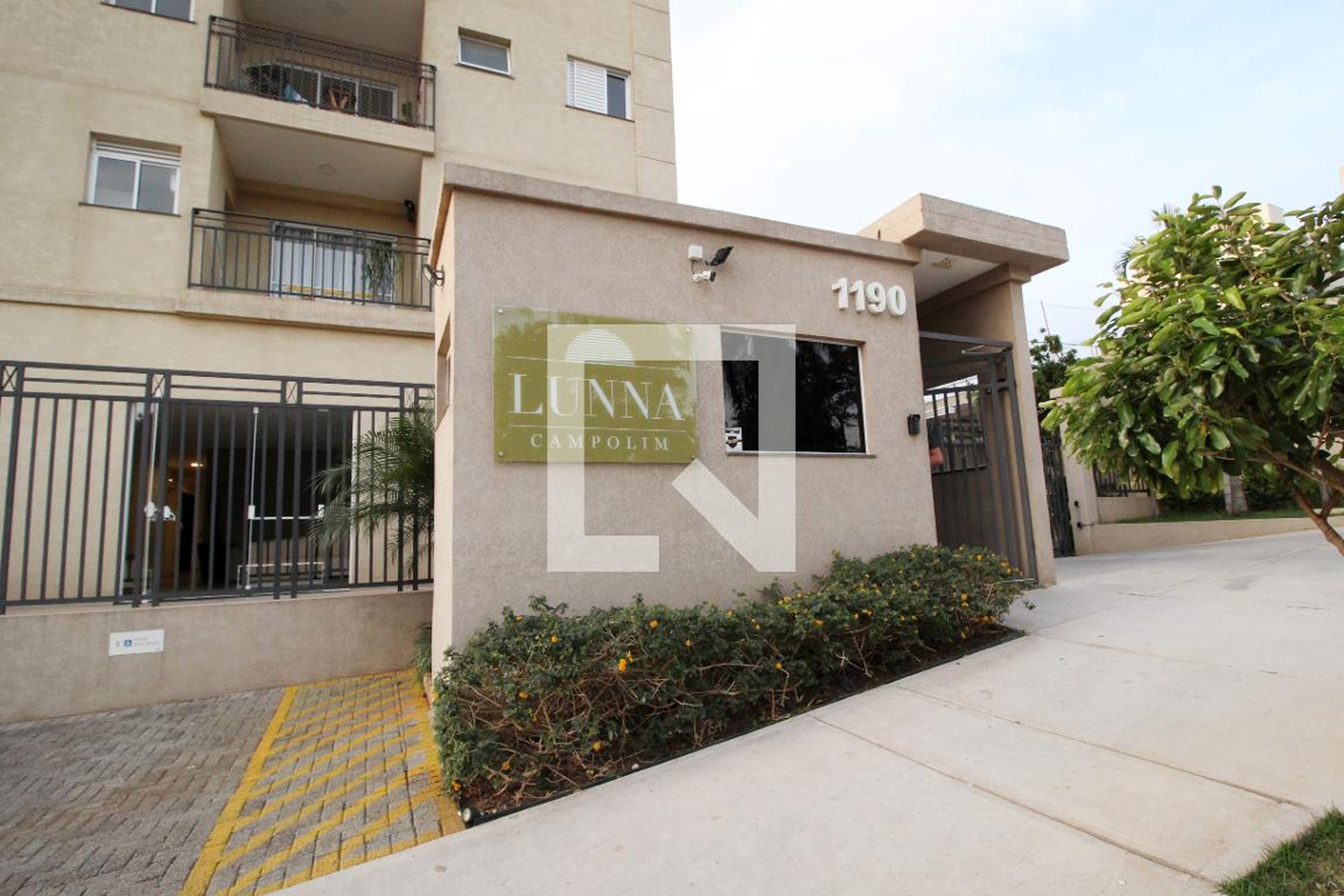 Fachada do Condomínio Condomínio Lunna Campolim