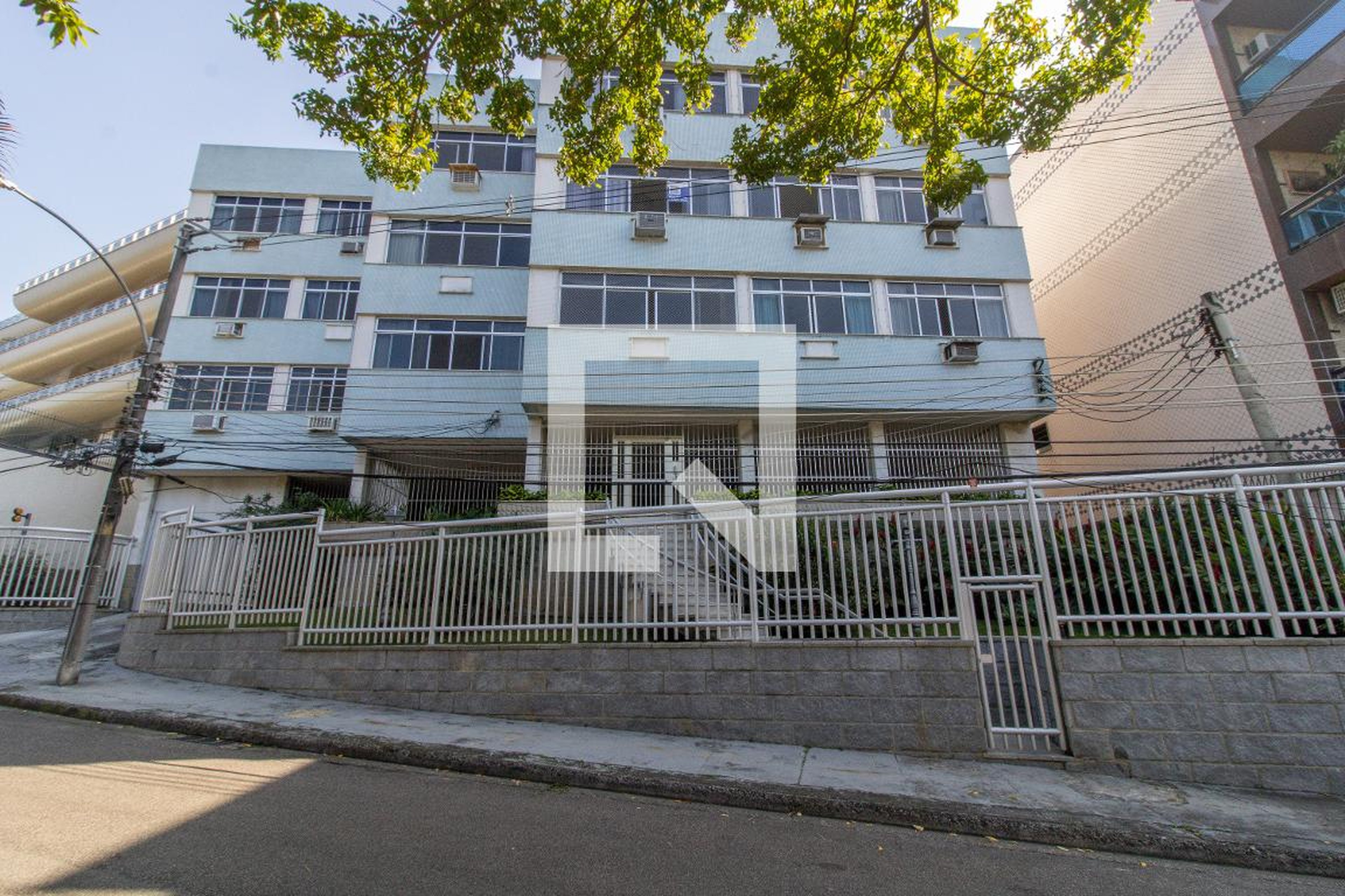 Fachada Condomínio em Rua Orestes Barbosa, 200