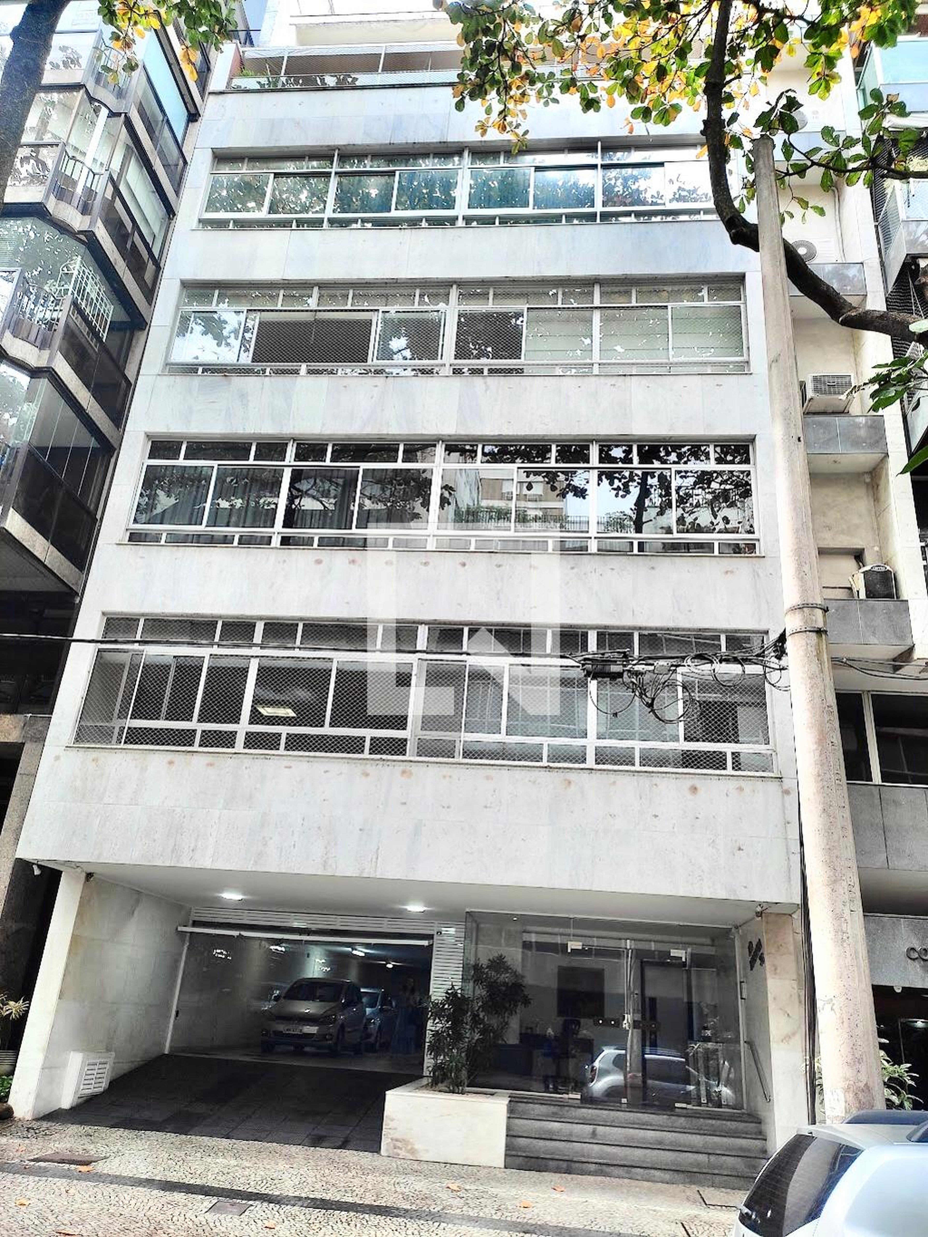 Fachada Condomínio em Rua José Linhares, 32