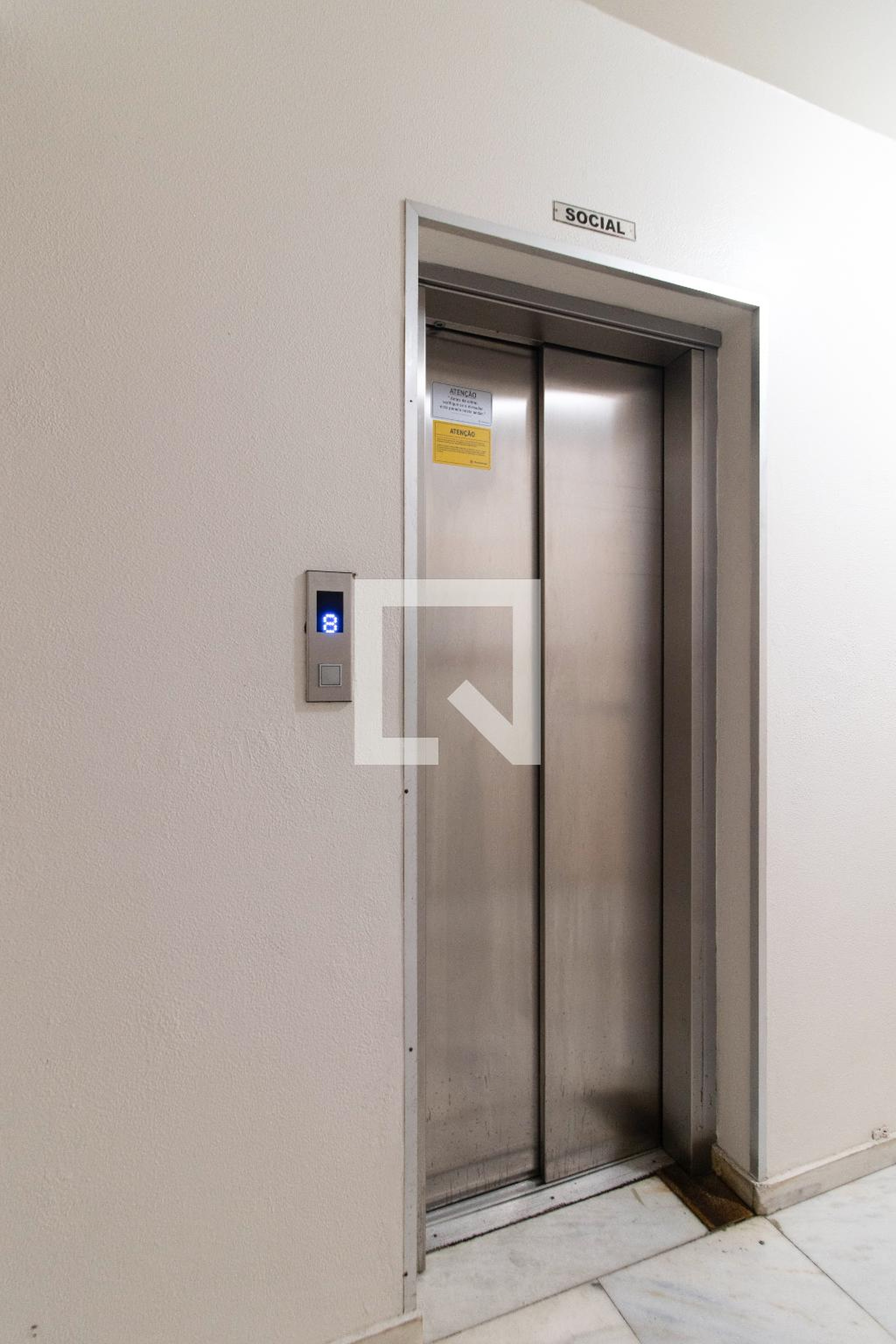Elevador - Edifício Graúna