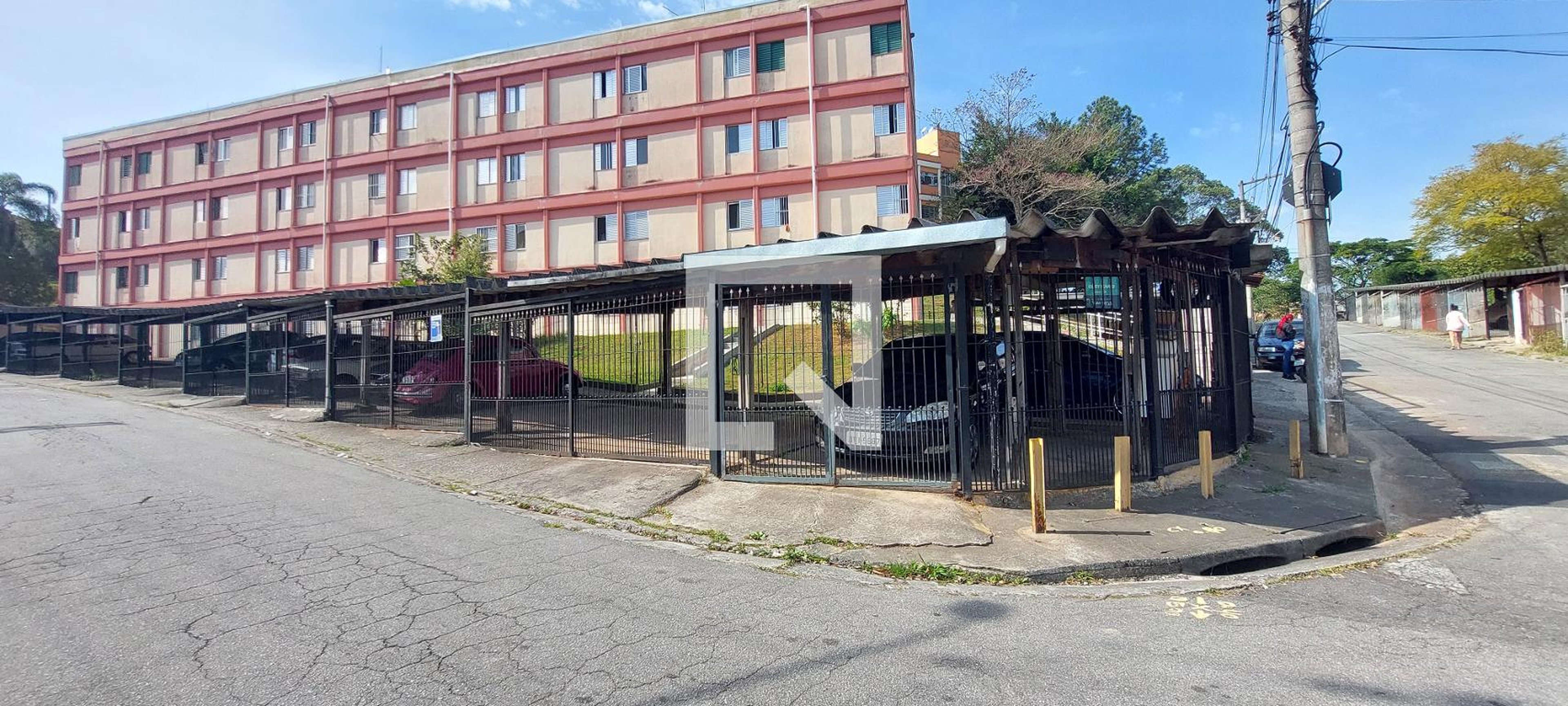 Fachada Condomínio em Rua Cambuci, 99