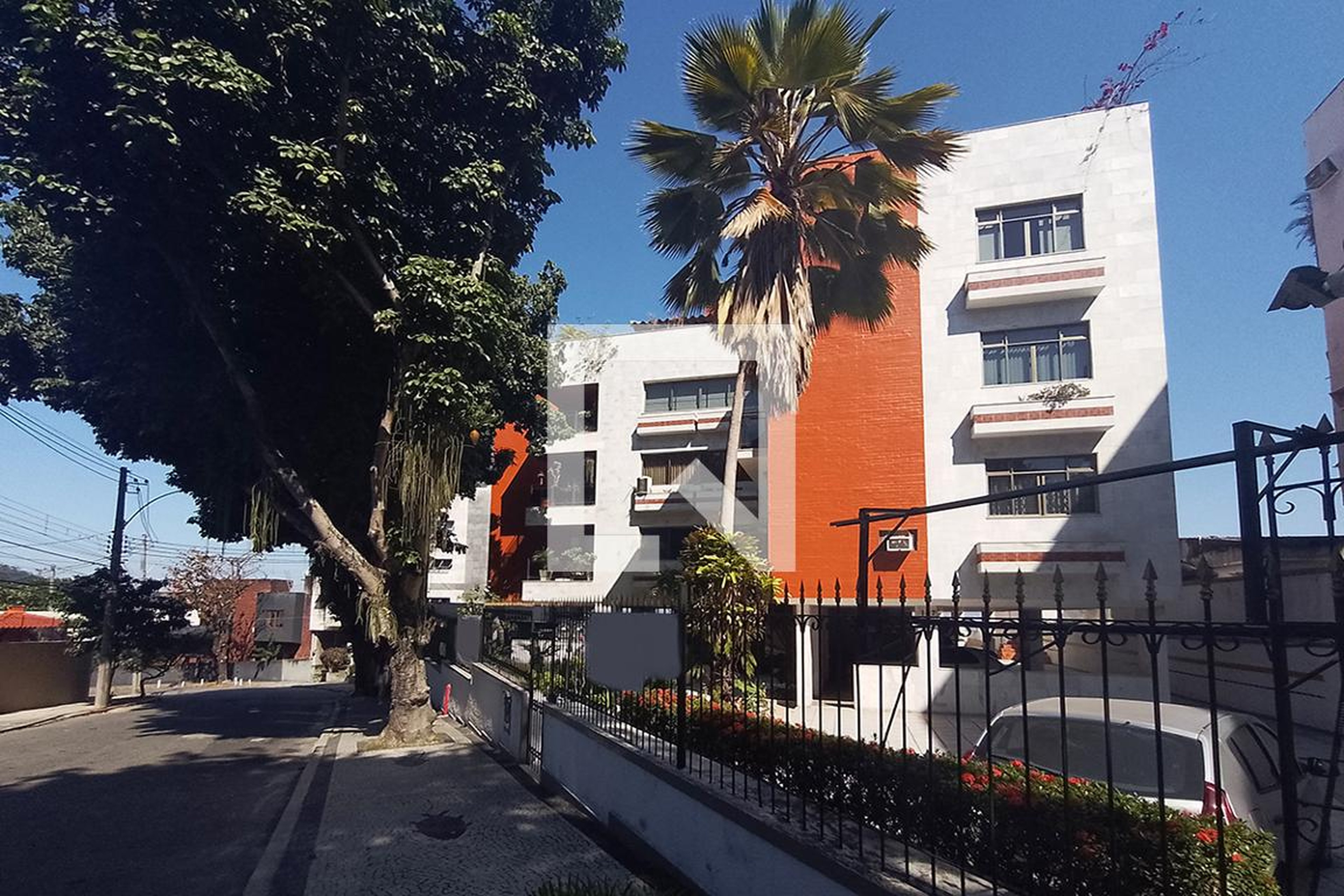 Fachada do Prédio Condomínio em Rua Carmem Miranda, 147