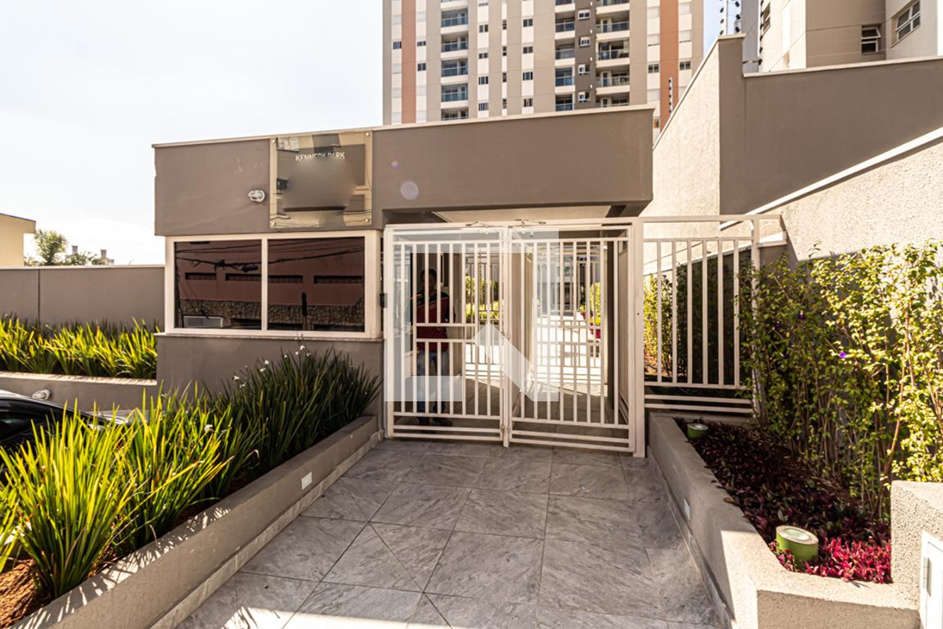 Fachada do Condomínio Condomínio Kennedy Park Home e Studios