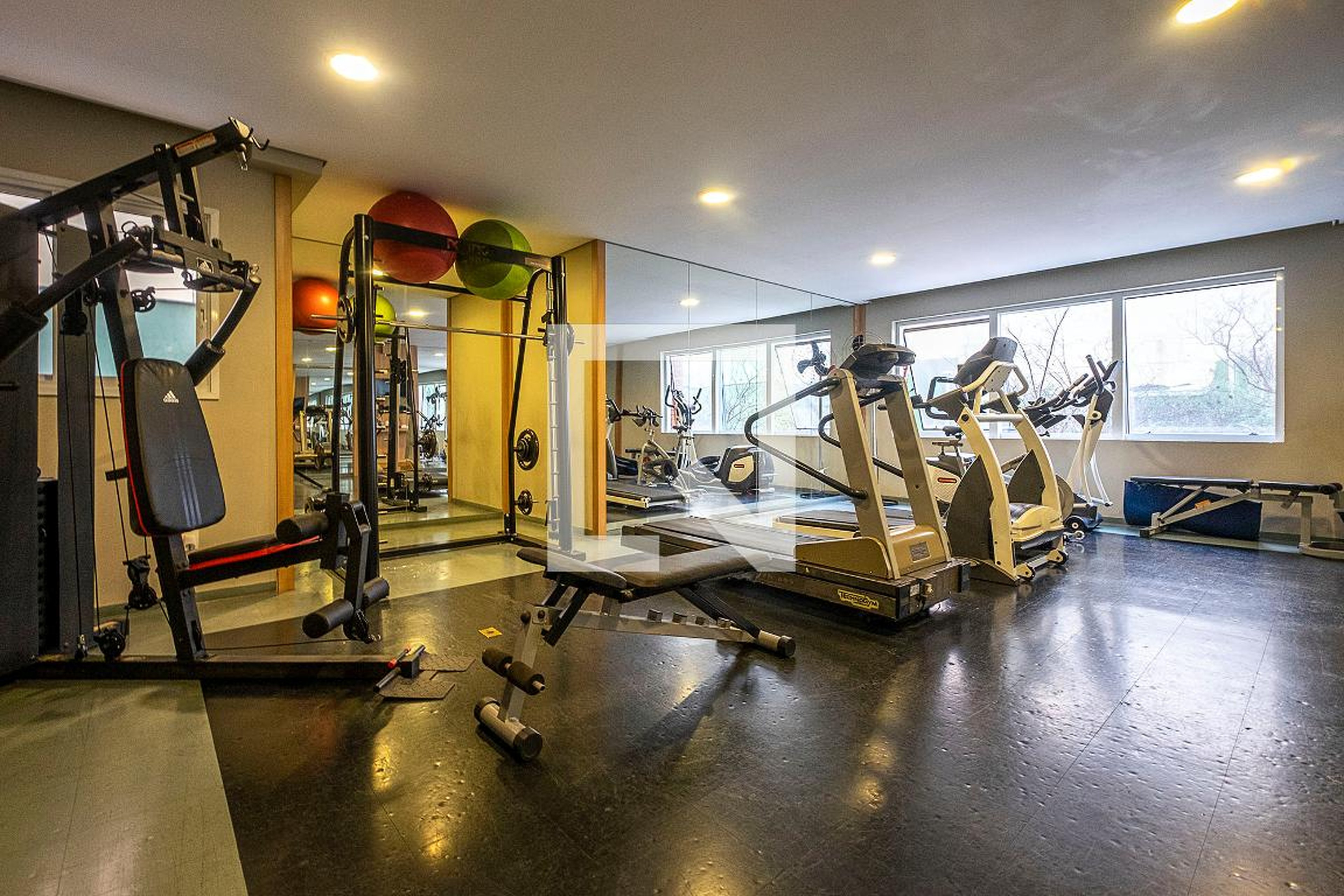 Academia - Edifício Vertical Space