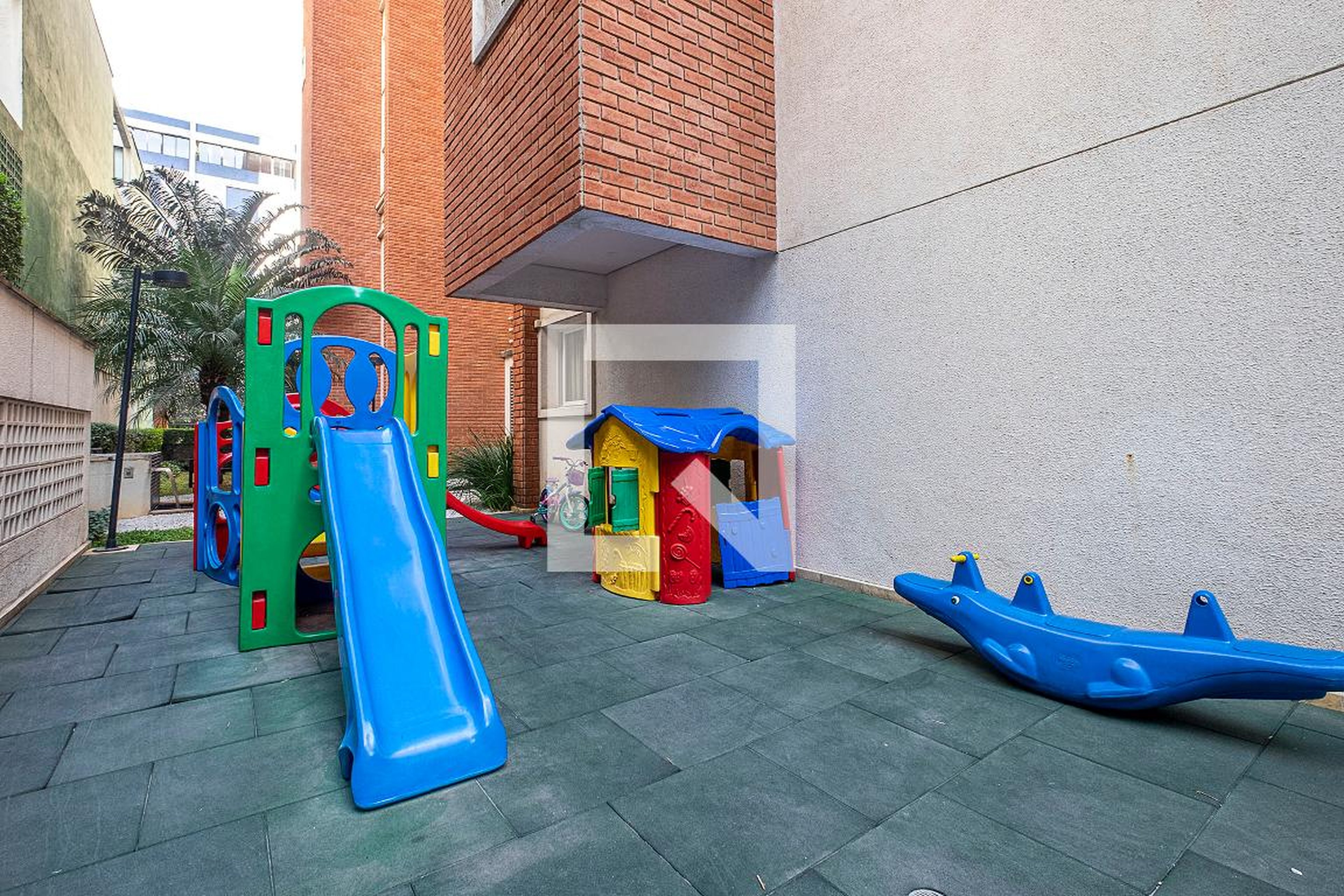 Playground - Edifício Vertical Space