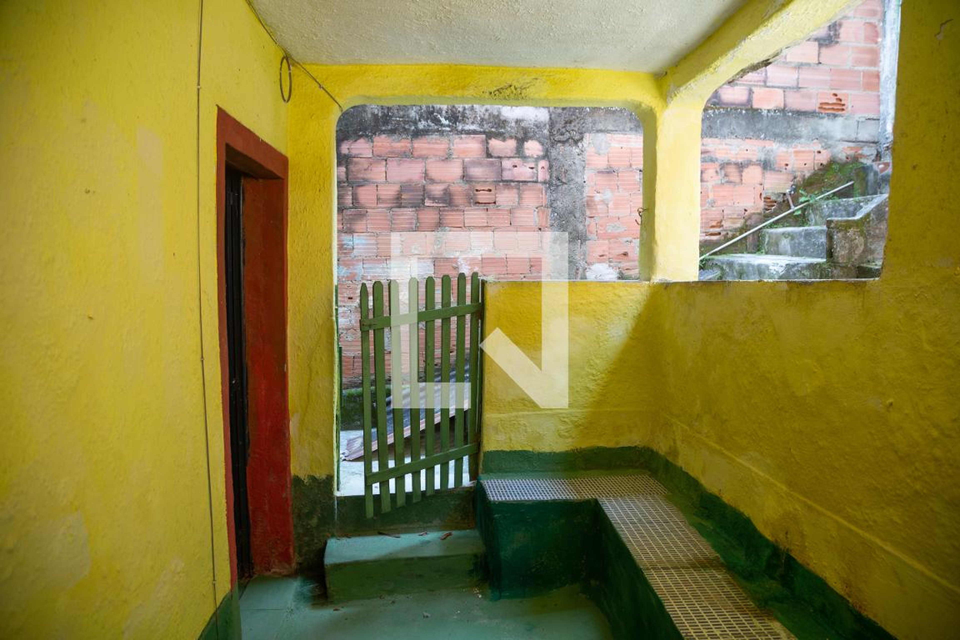 Entrada Condomínio em Rua Expedicionário Jorge da Costa Lima, 300