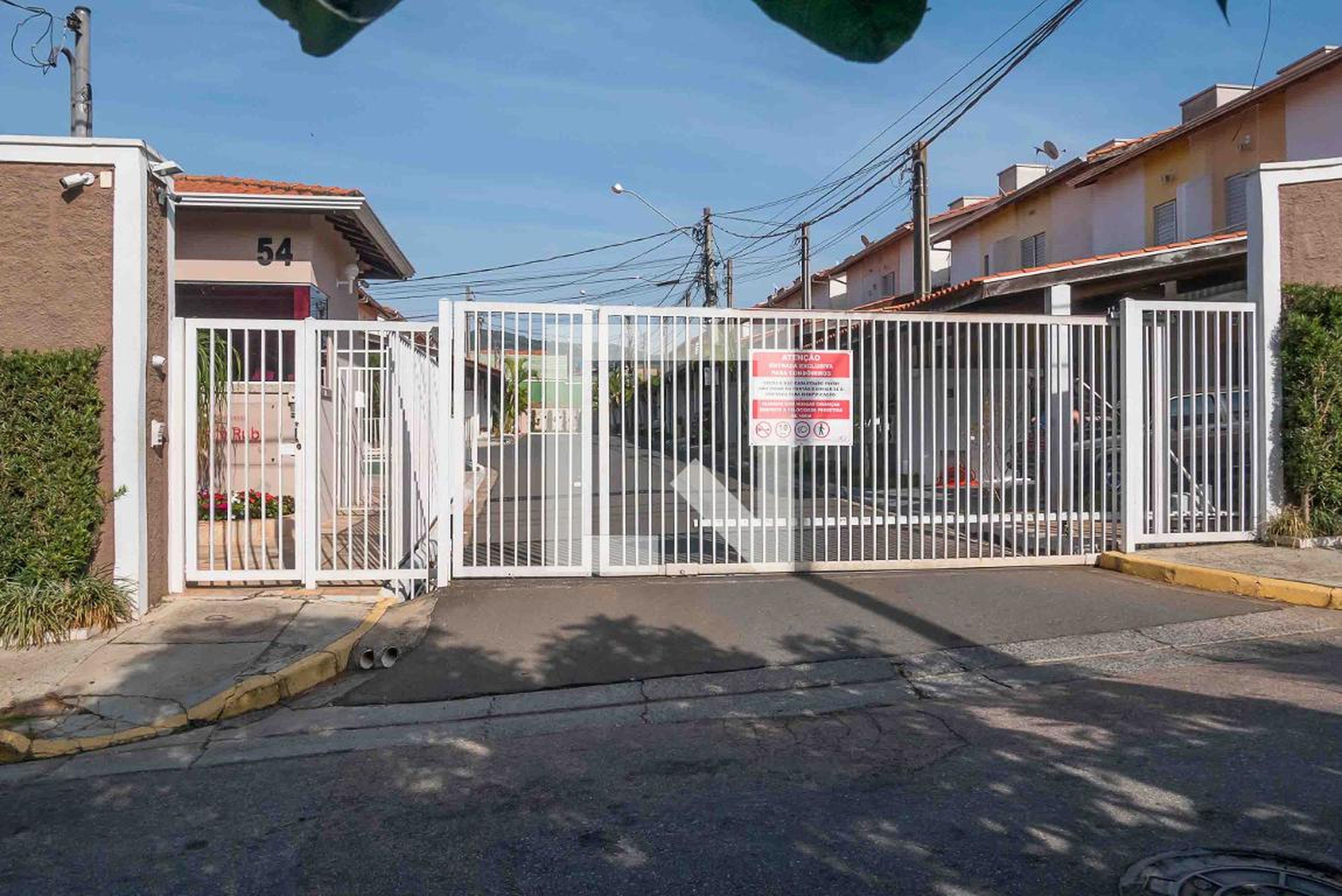 Fachada do Condomínio Condomínio Vila Rubi