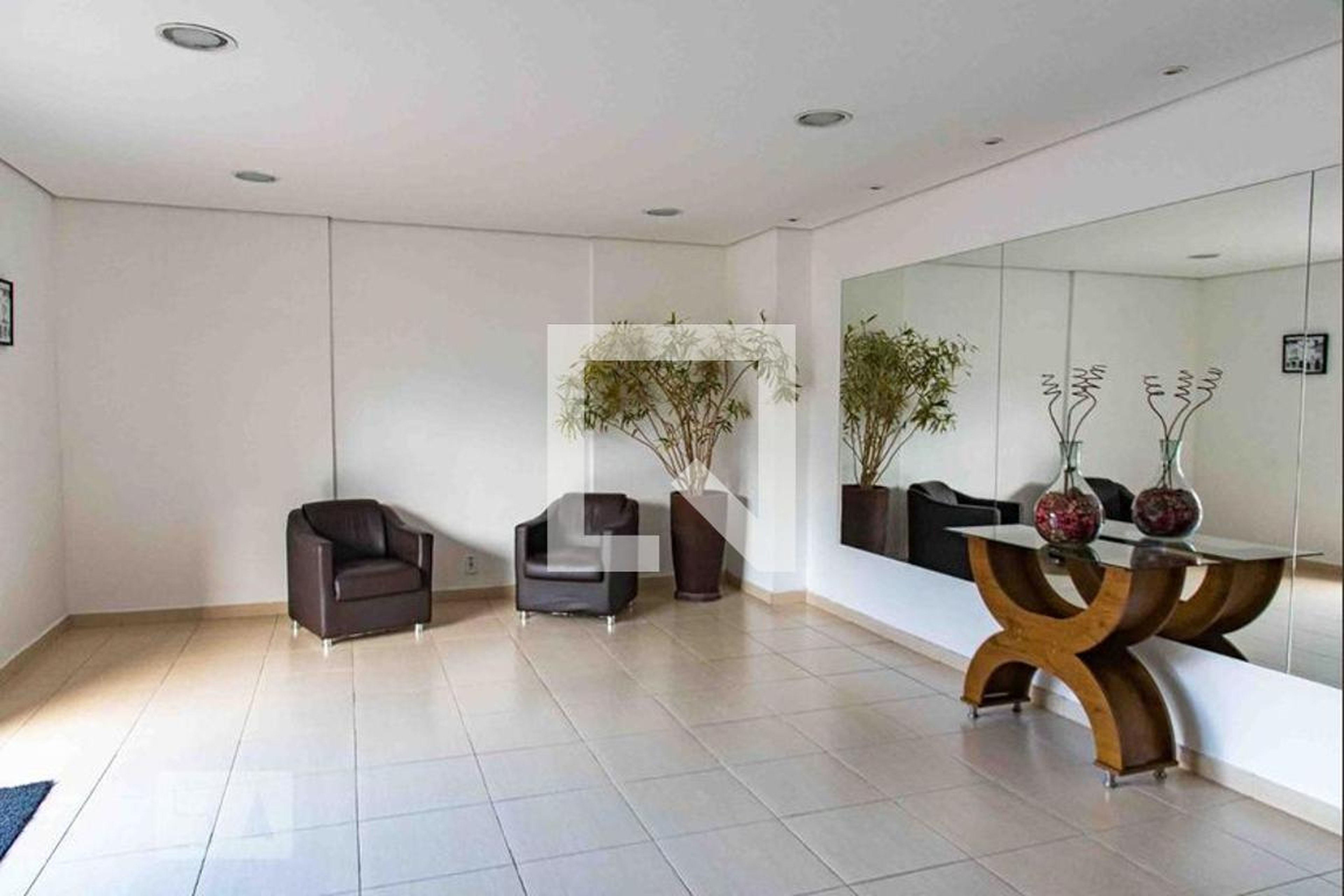 Hall de Entrada Condomínio em Rua Pedro Pomponazzi, 5814