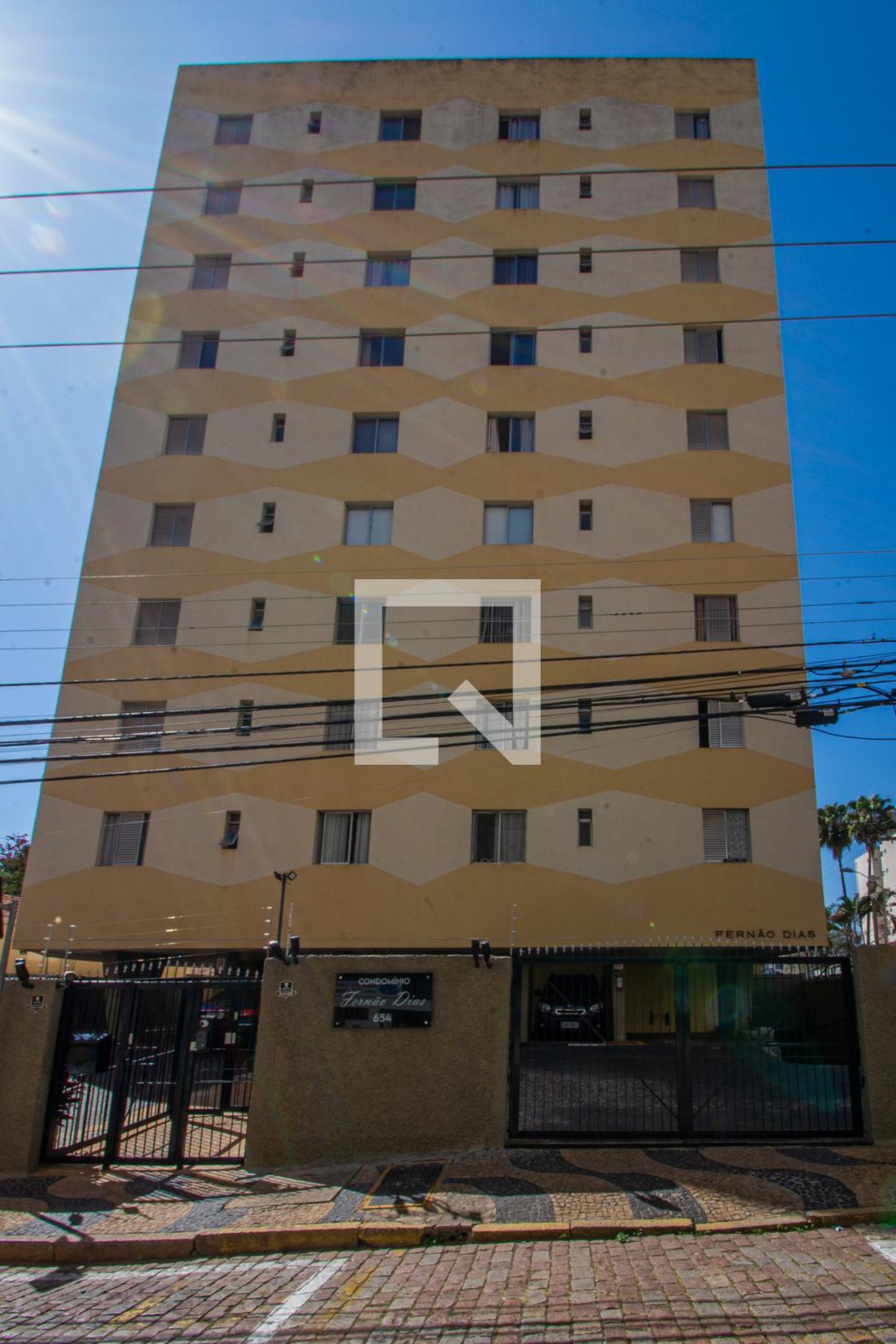 Fachada Condomínio em Rua Cônego Cipião, 654