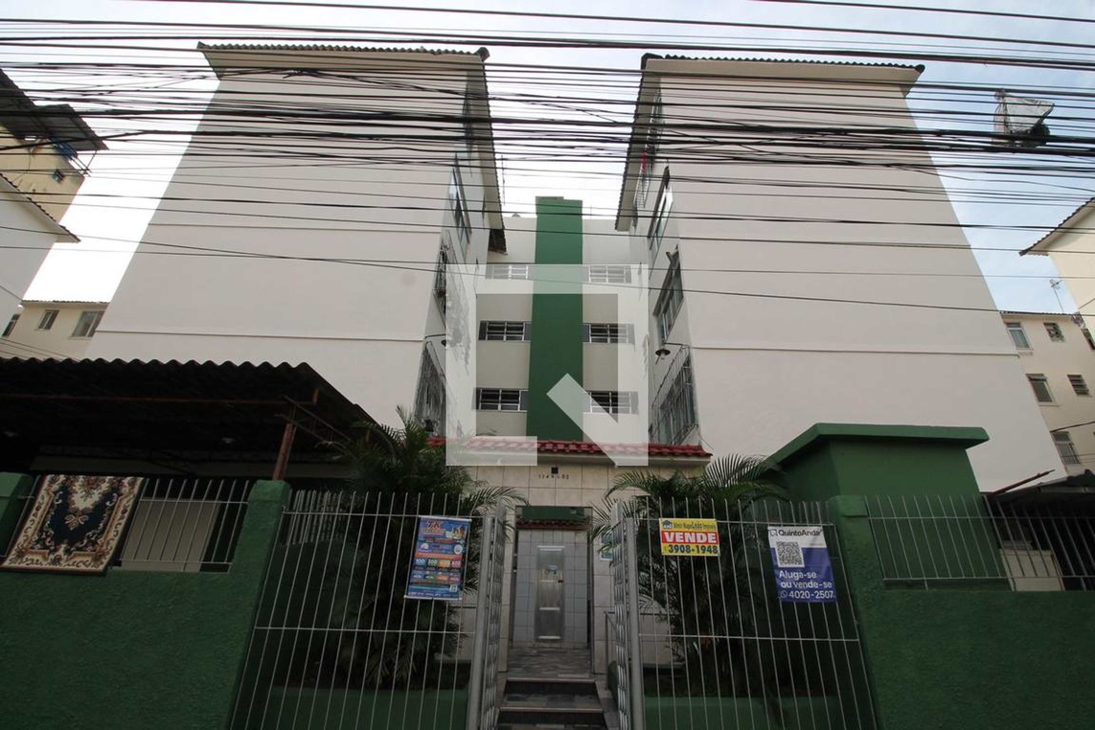 Fachada Condomínio em Rua Carlos Gonçalves Penna, 114