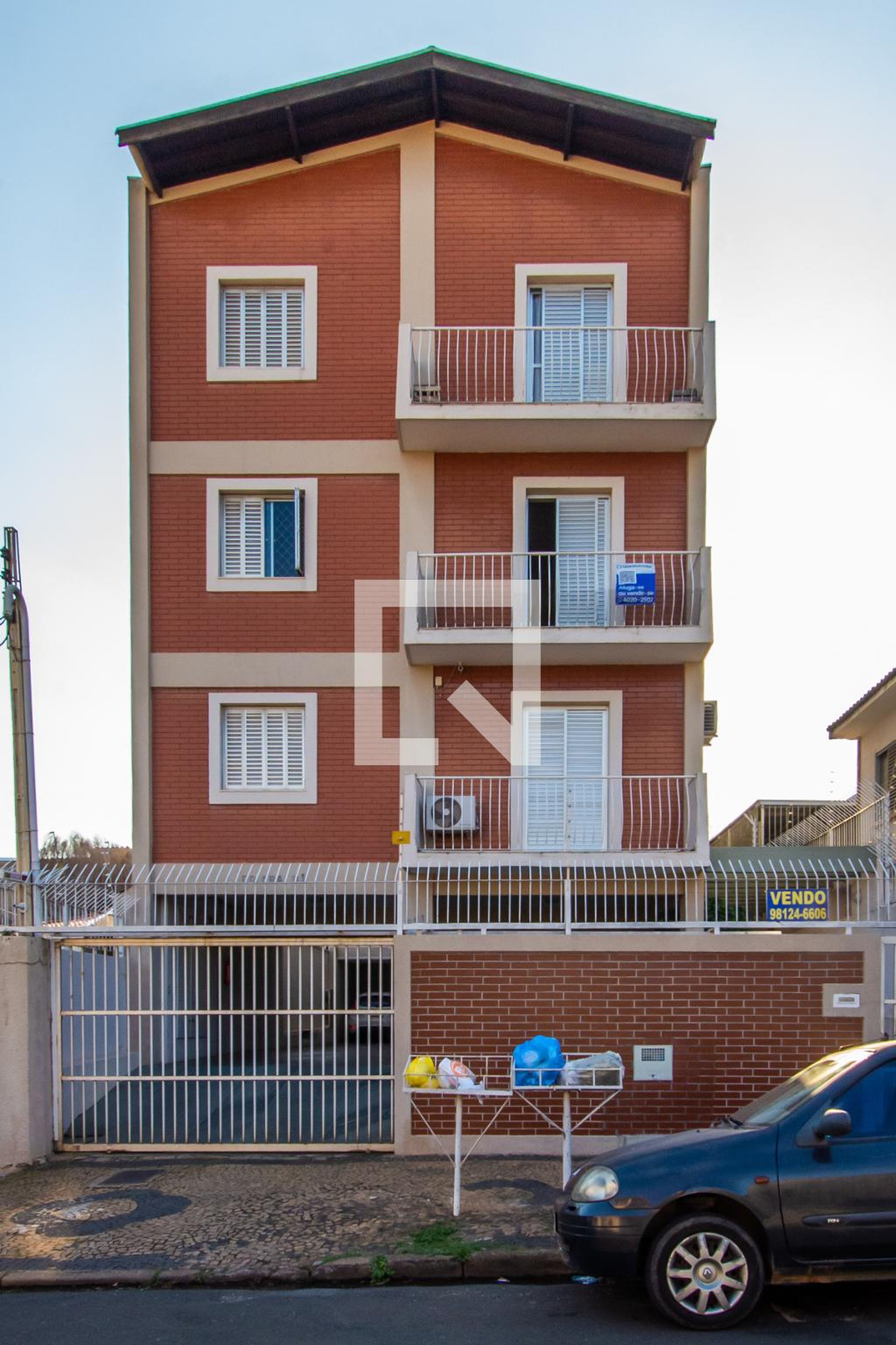 Fachada Condomínio em Rua Doutor Teodoro Langard, 821